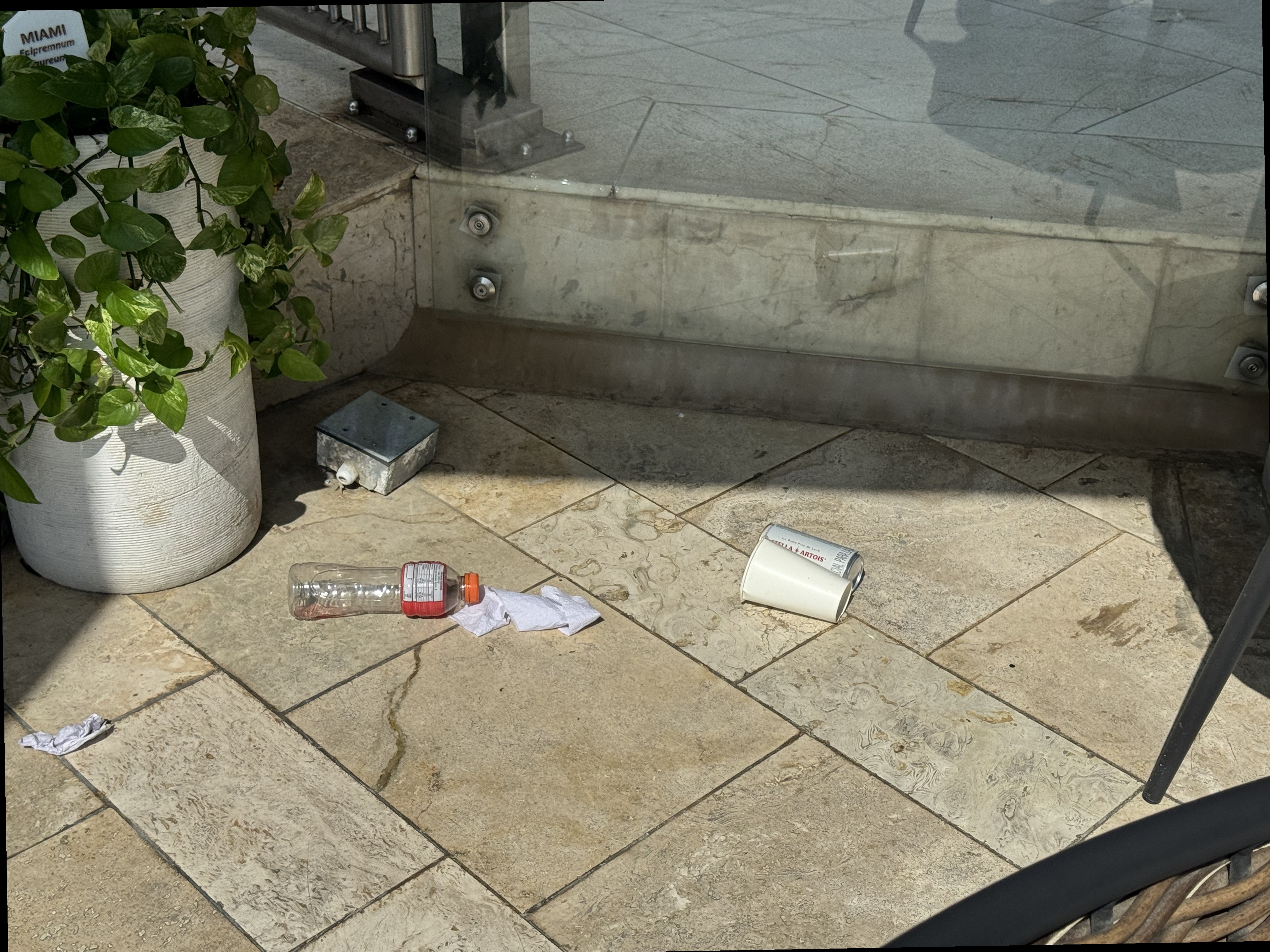 InterContinental Cartagena Pool Terrace Litter