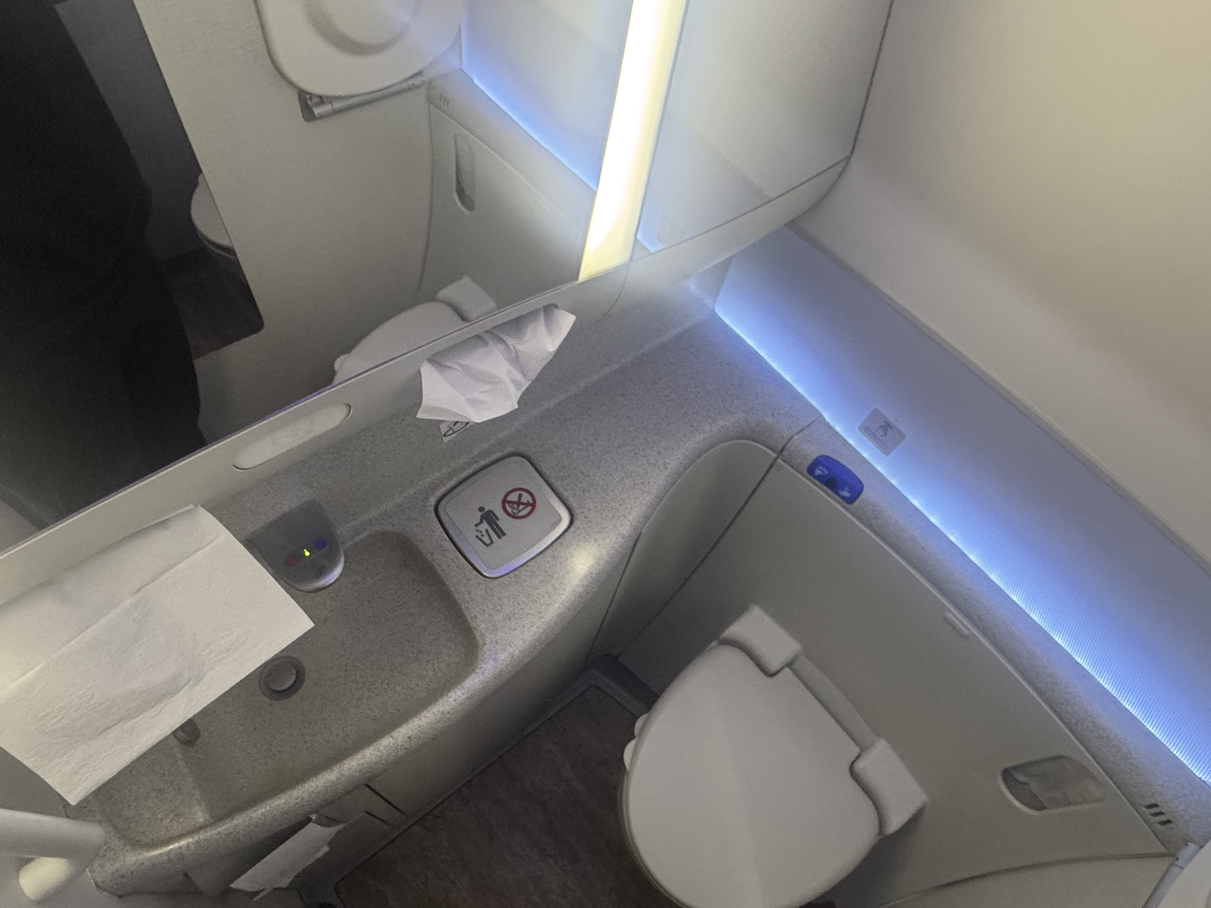 LATAM B787 9 GRU MEX Lavatory LATAM B787 9 GRU MEX Lavatory
