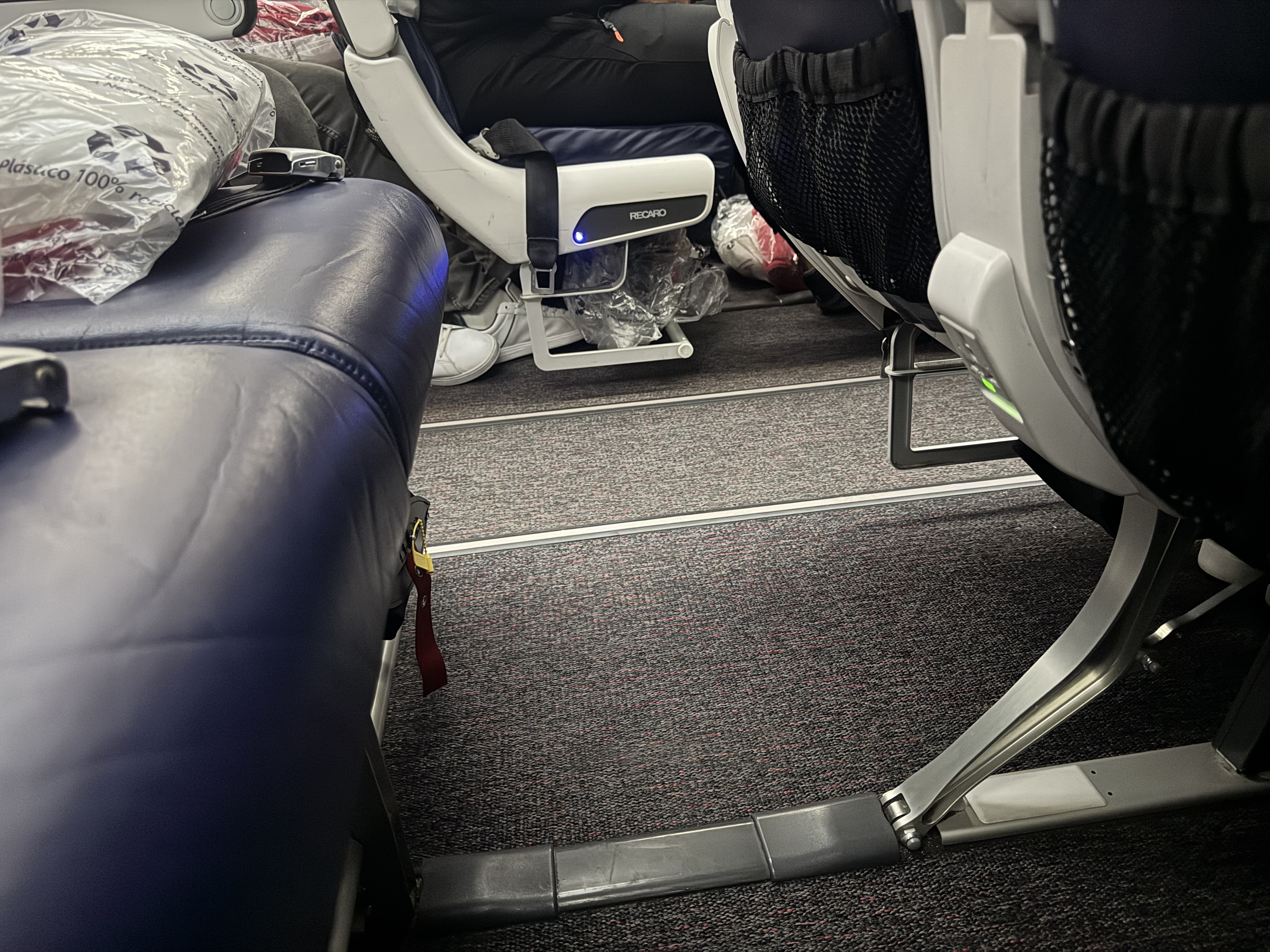 LATAM B787 9 GRU MEX Seat Pitch