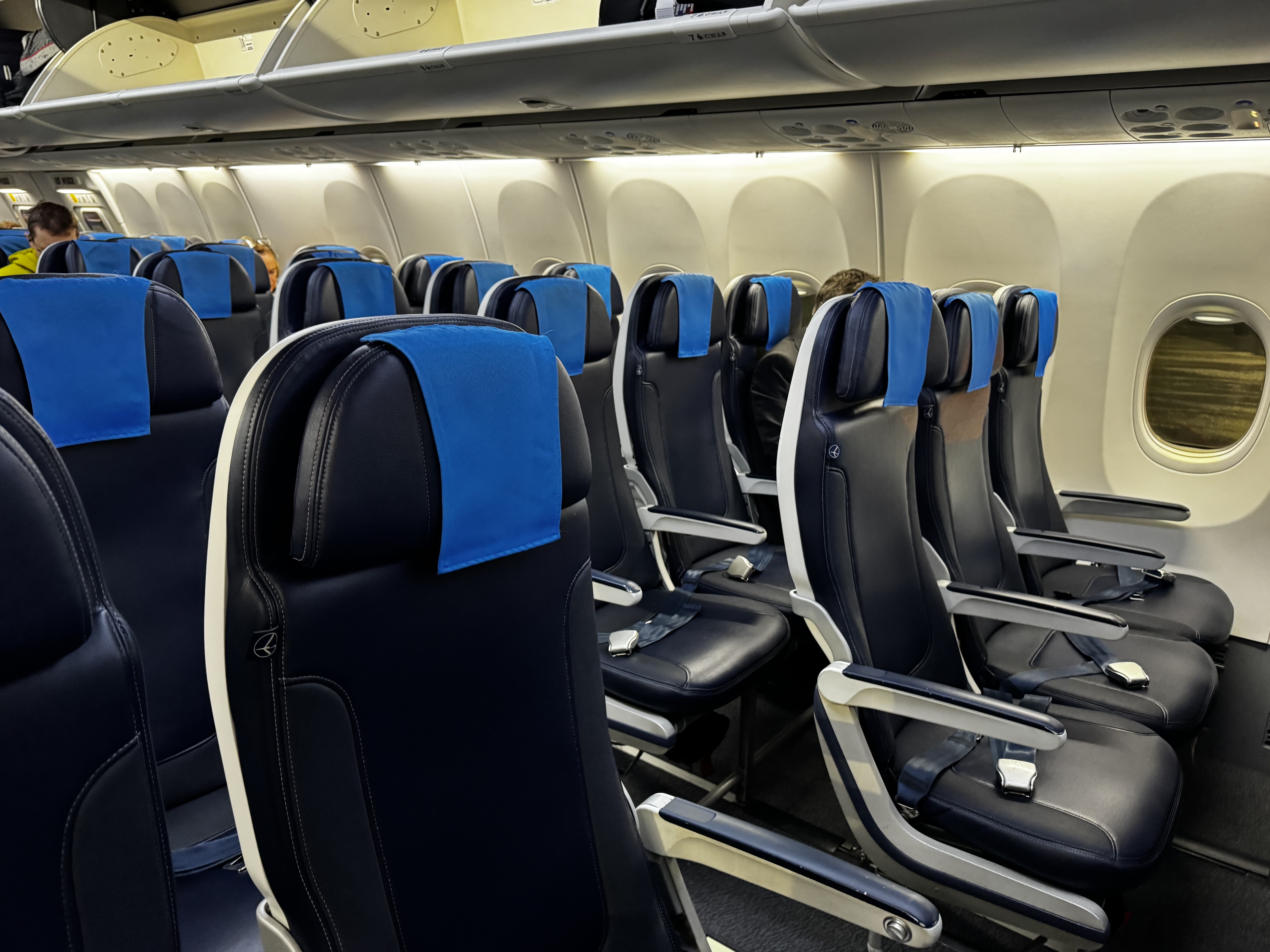 LOT Polish Boeing 737 MAX 8 rows of seats
