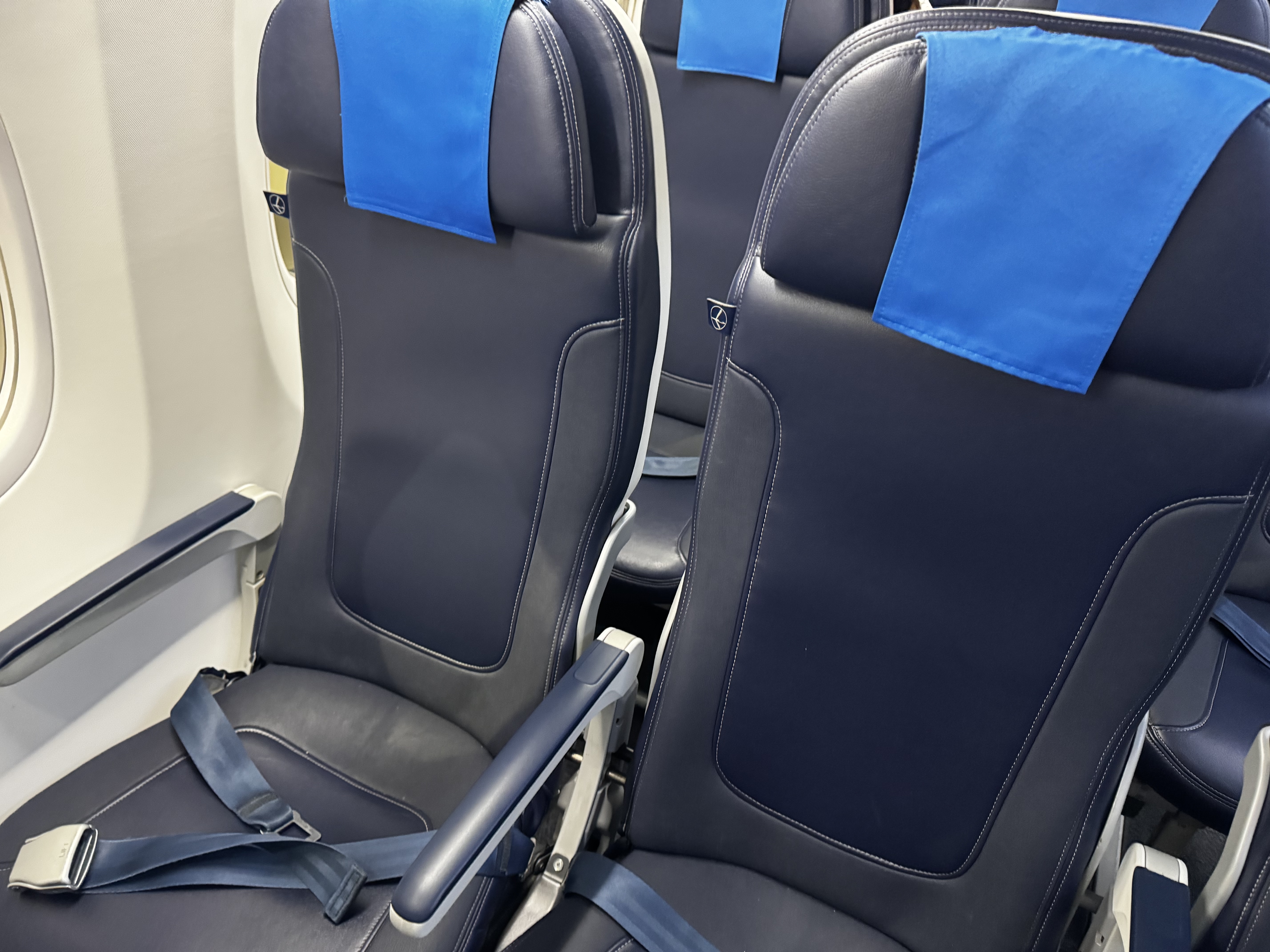 LOT Polish Boeing 737 MAX 8 seats