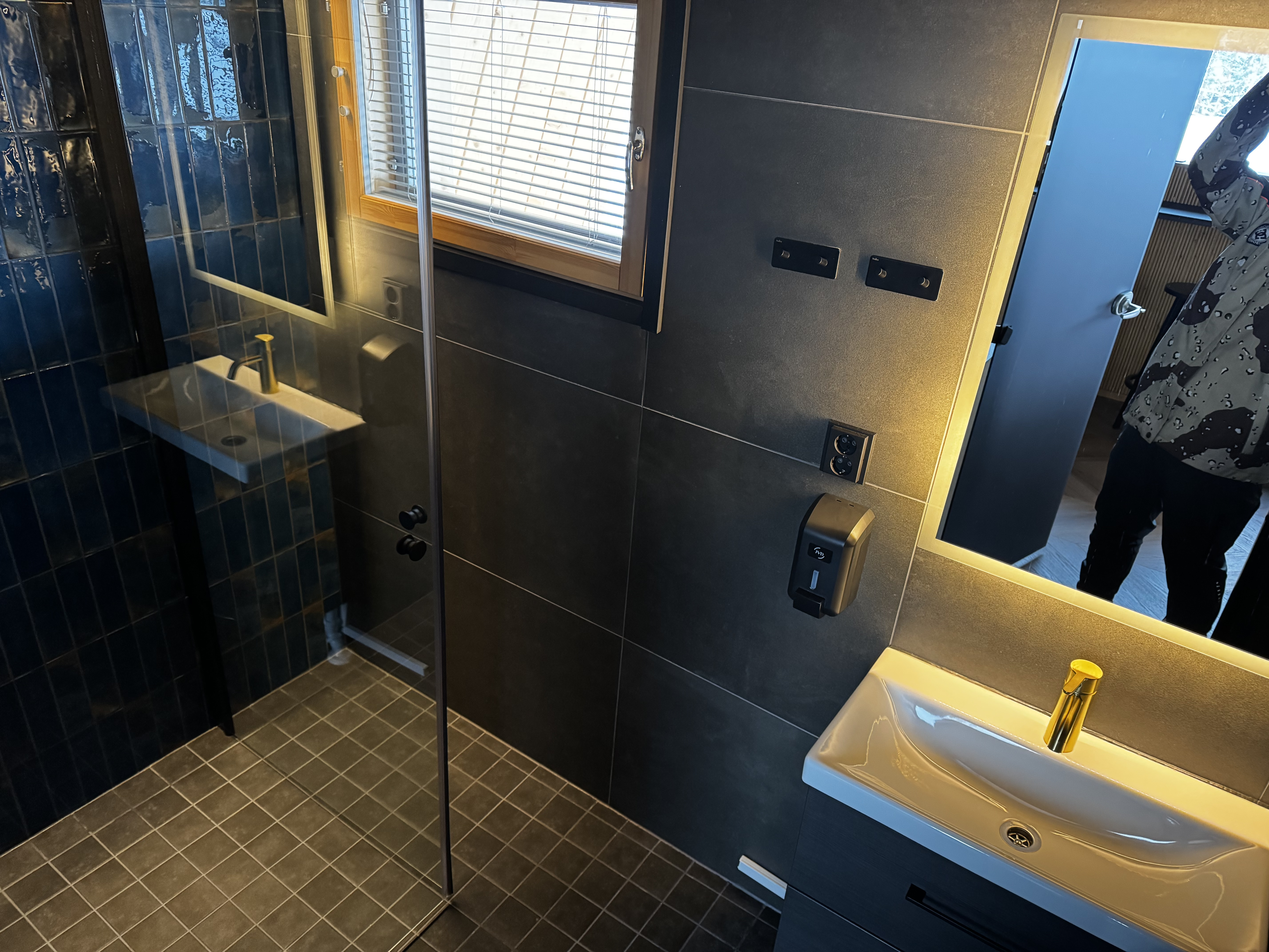 Lapland Glow Chalets bathroom