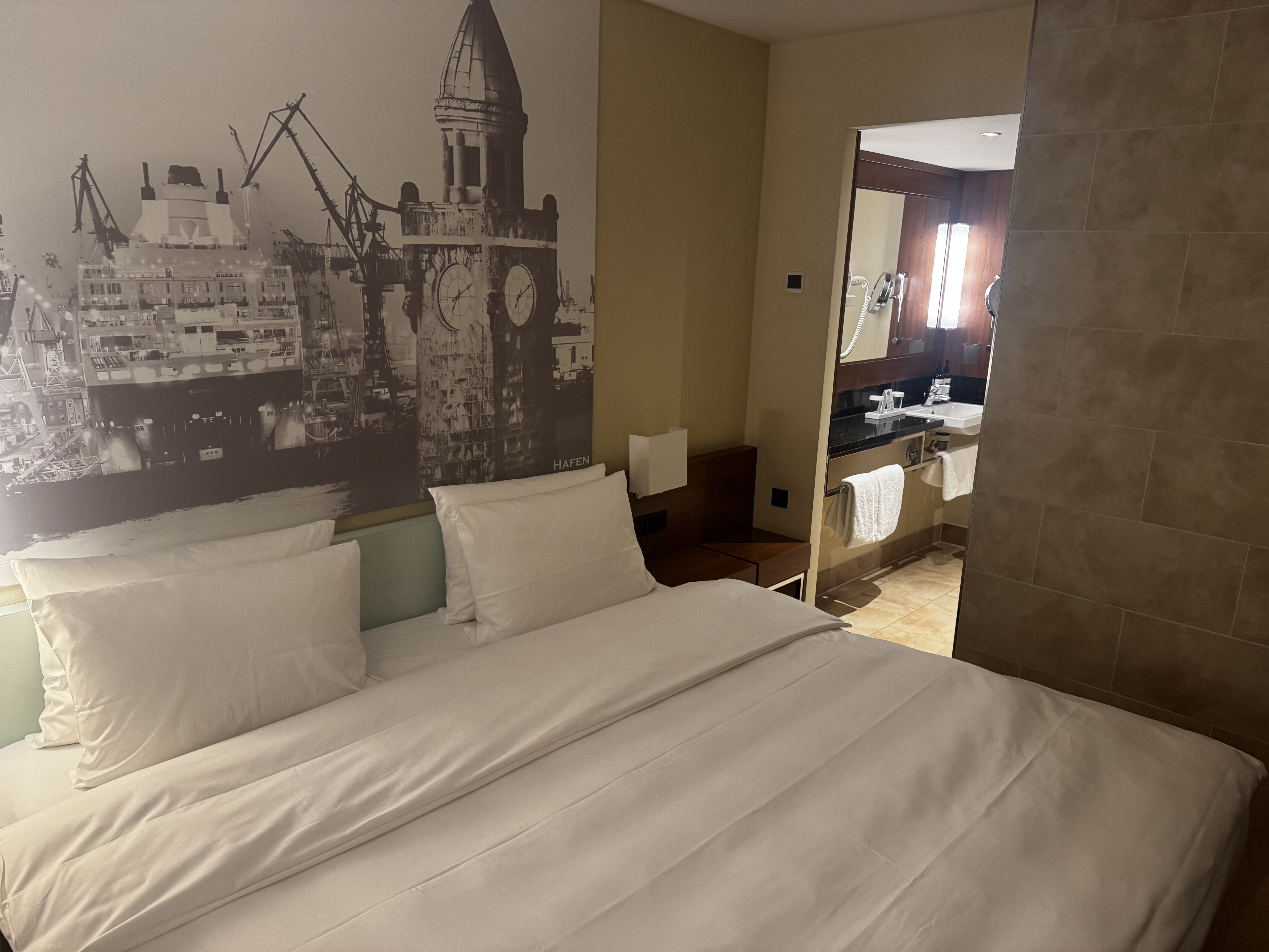 Lindner Hotel Hamburg Am Michel JdV Hyatt 1 King Bed Deluxe bath entry