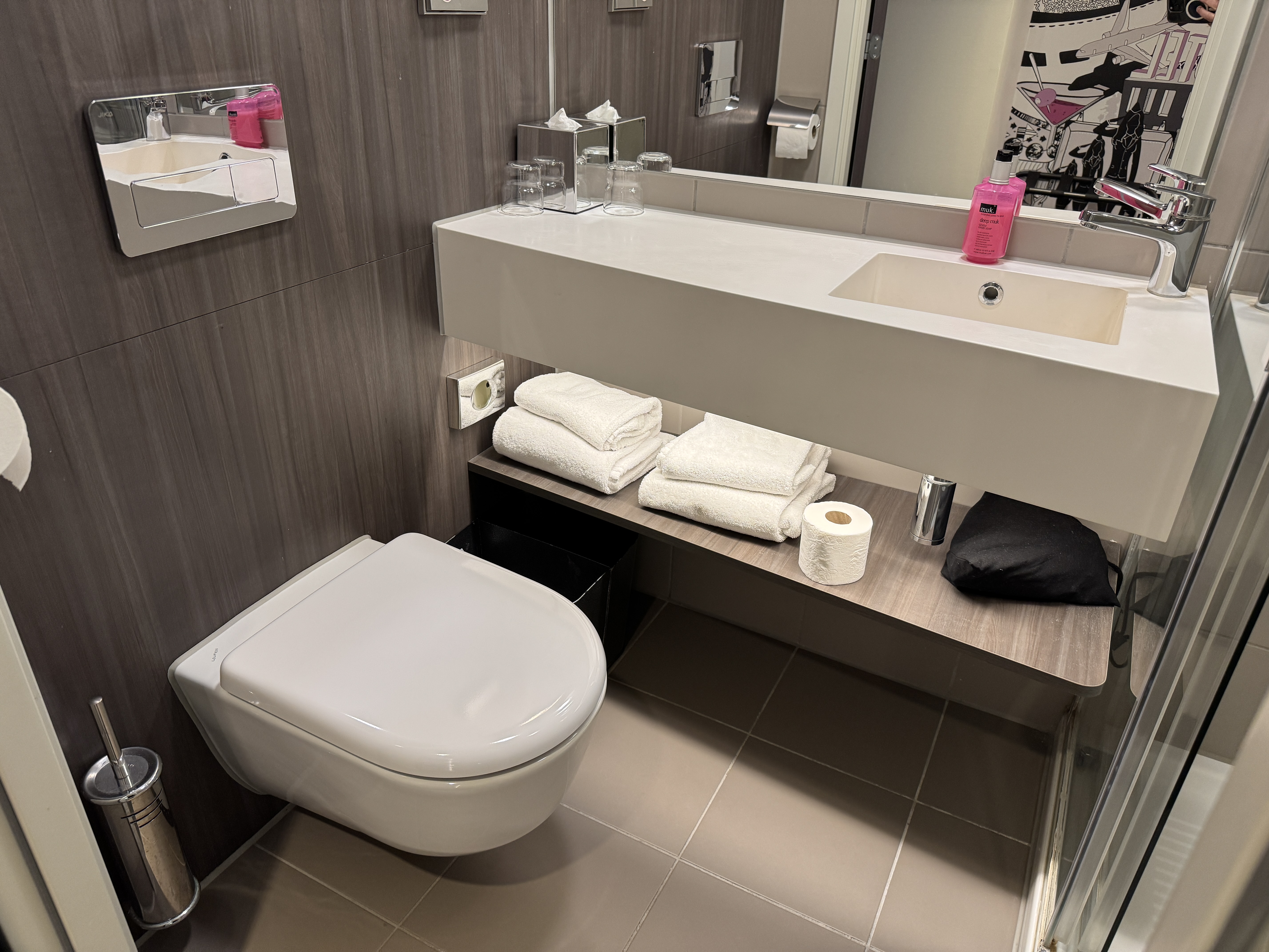 Moxy Paris Charles de Gaulle Airport toilet