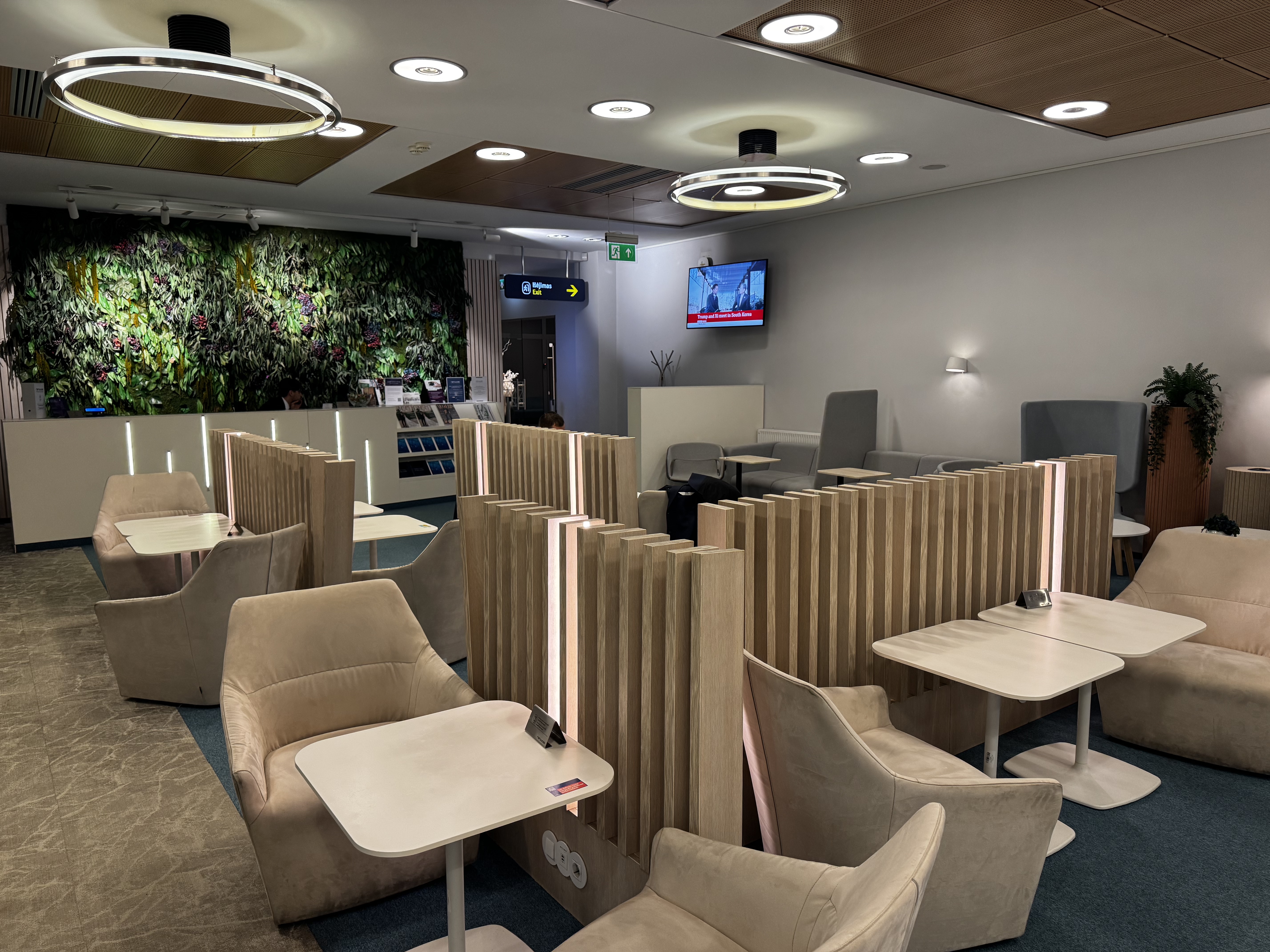 Narbutas Business Lounge Vilnius VNO front seating