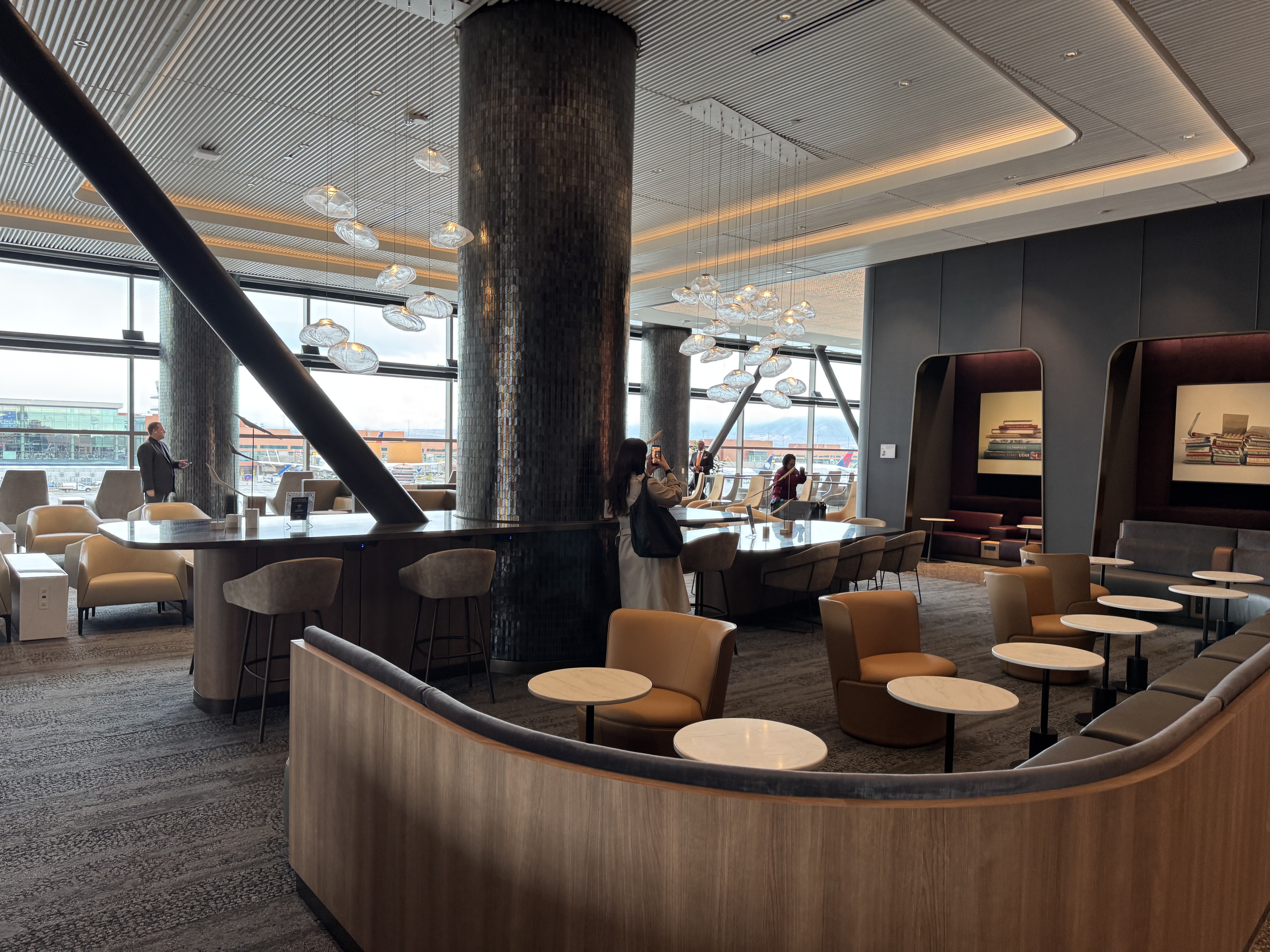 New Delta Sky Club SLC Desks