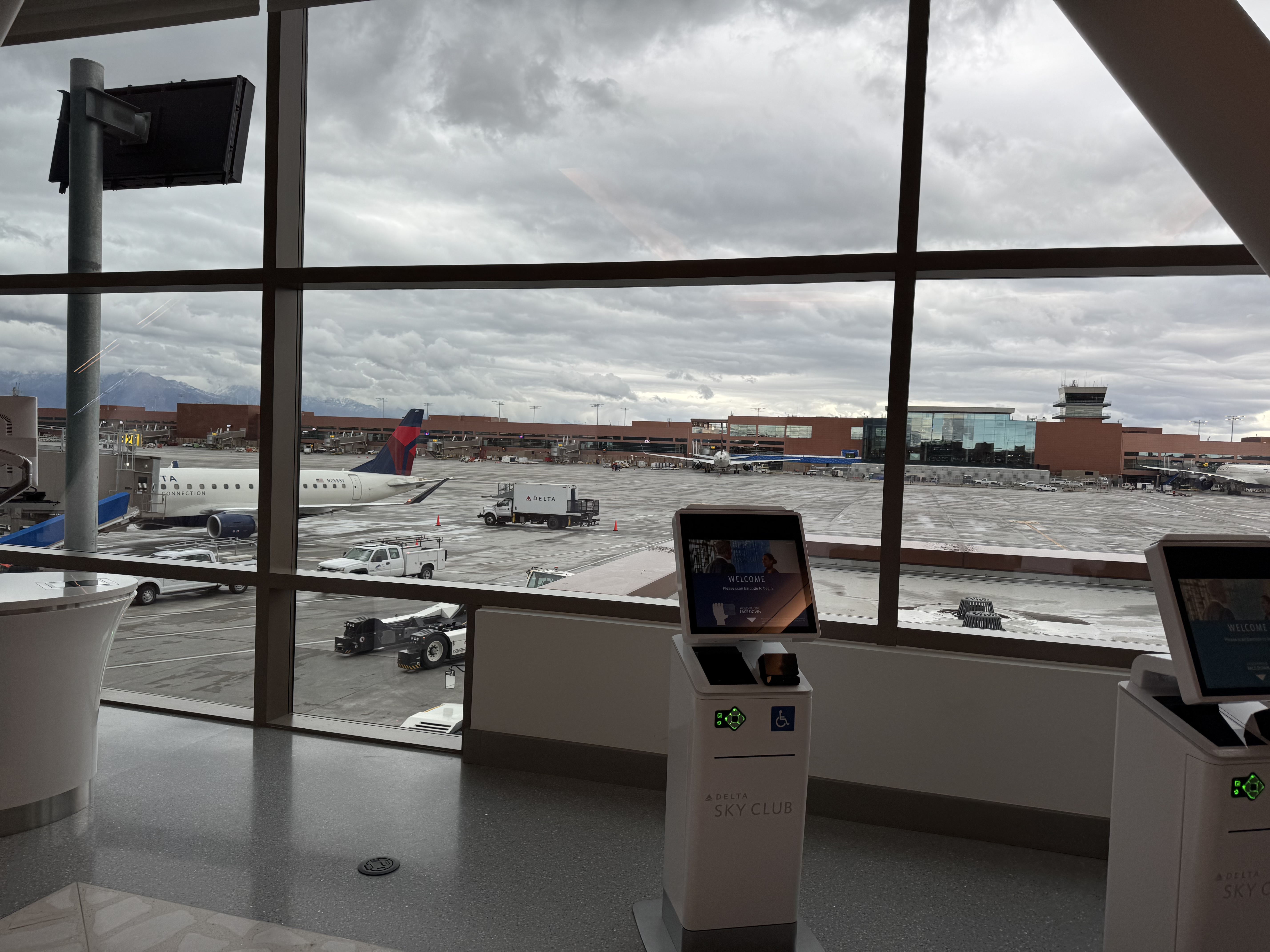 New Delta Sky Club SLC Entrance Lobby