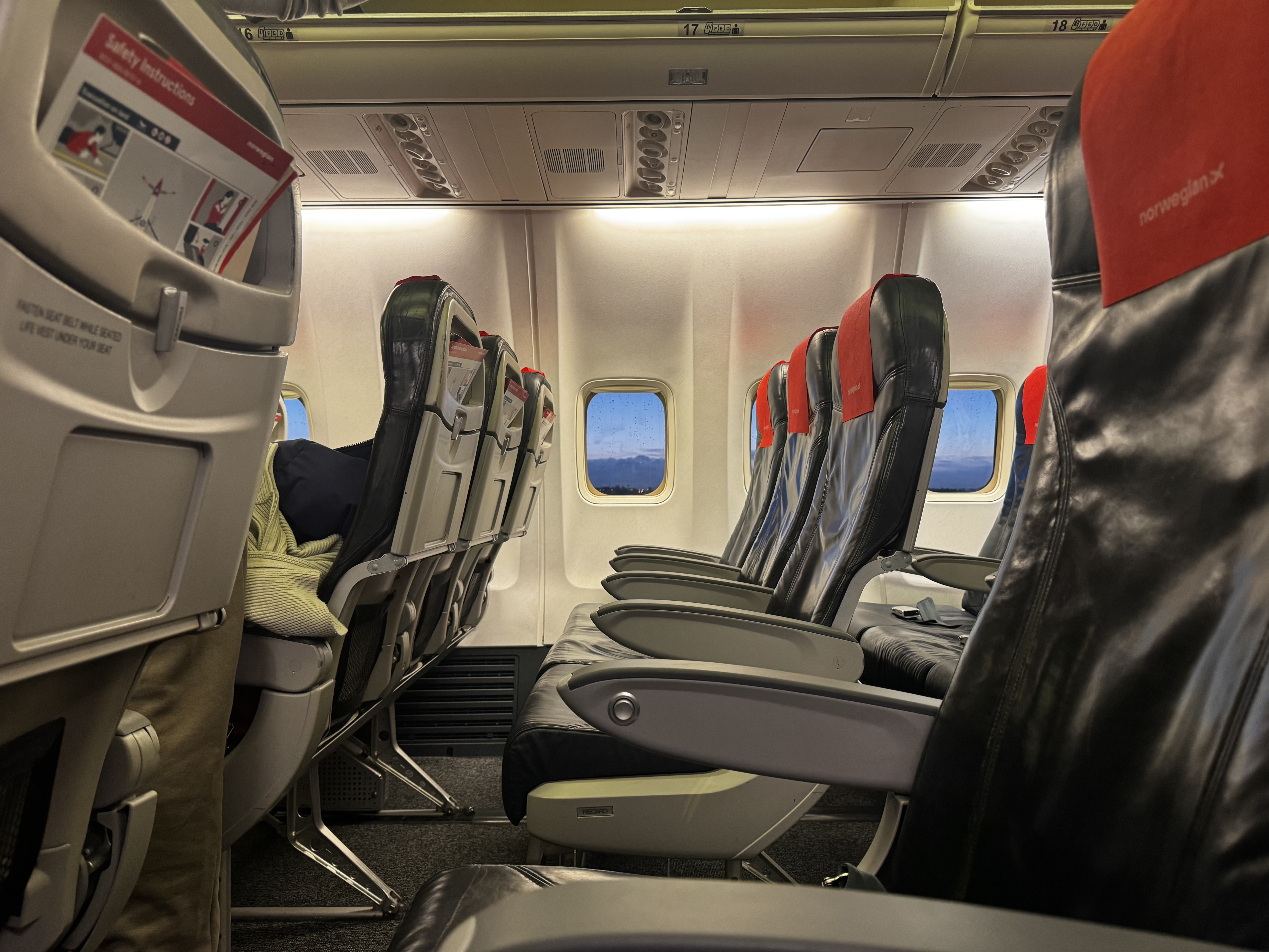 Norwegian B737 800 rows