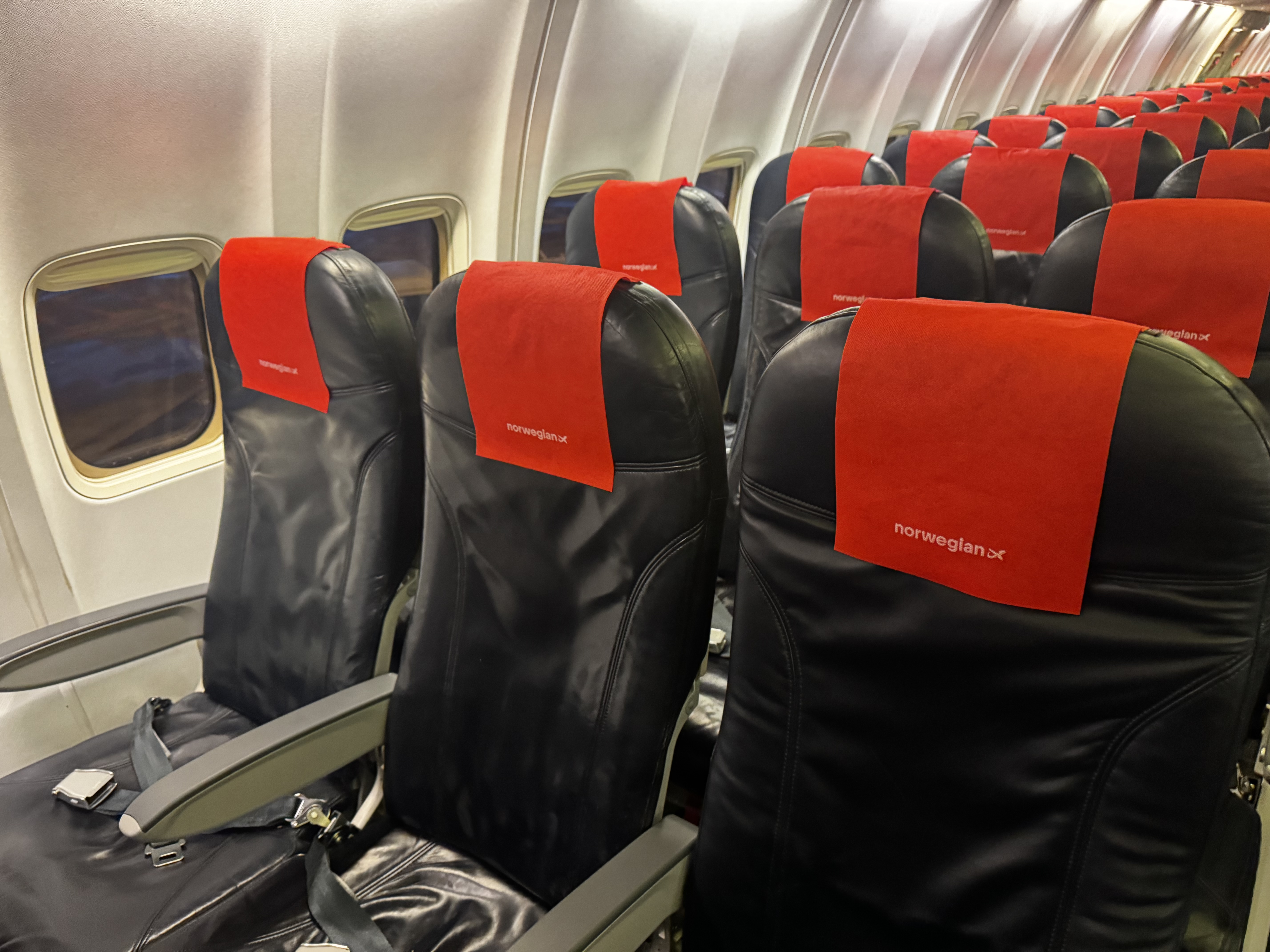Norwegian Boeing 737 800 seats left