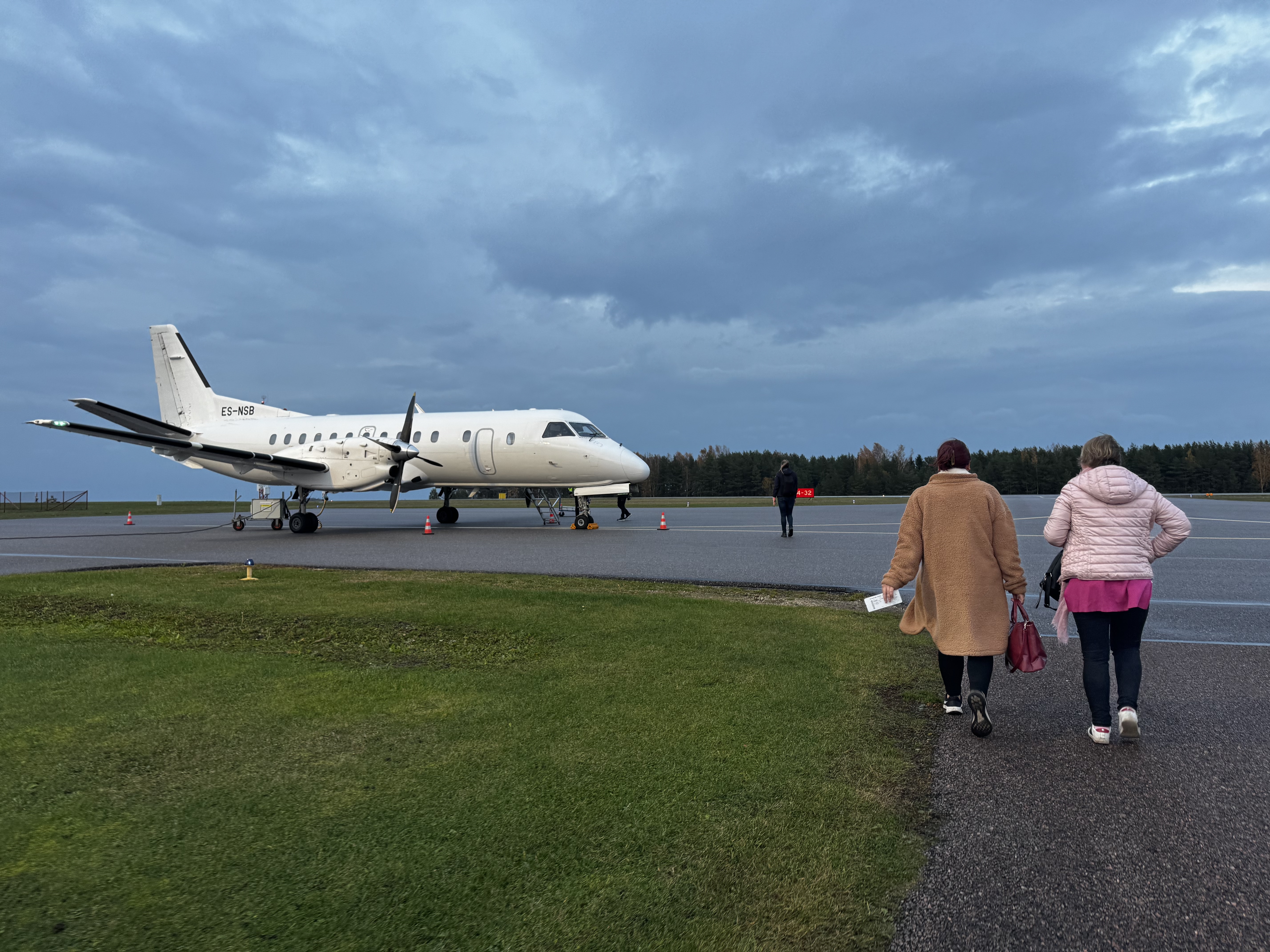 NyxAir Saab 340 boarding KDL