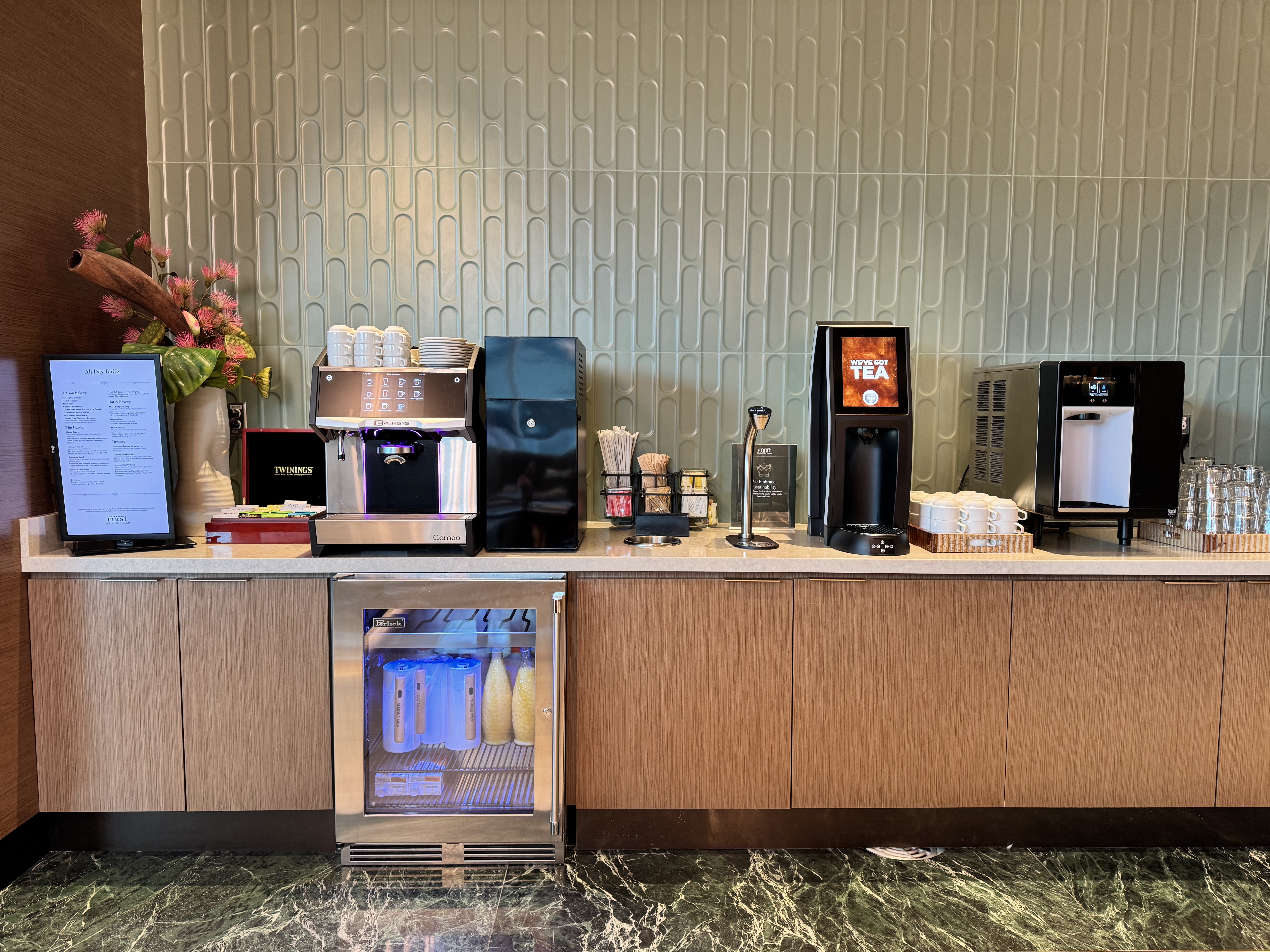 Plaza Premium First DFW Beverage Station
