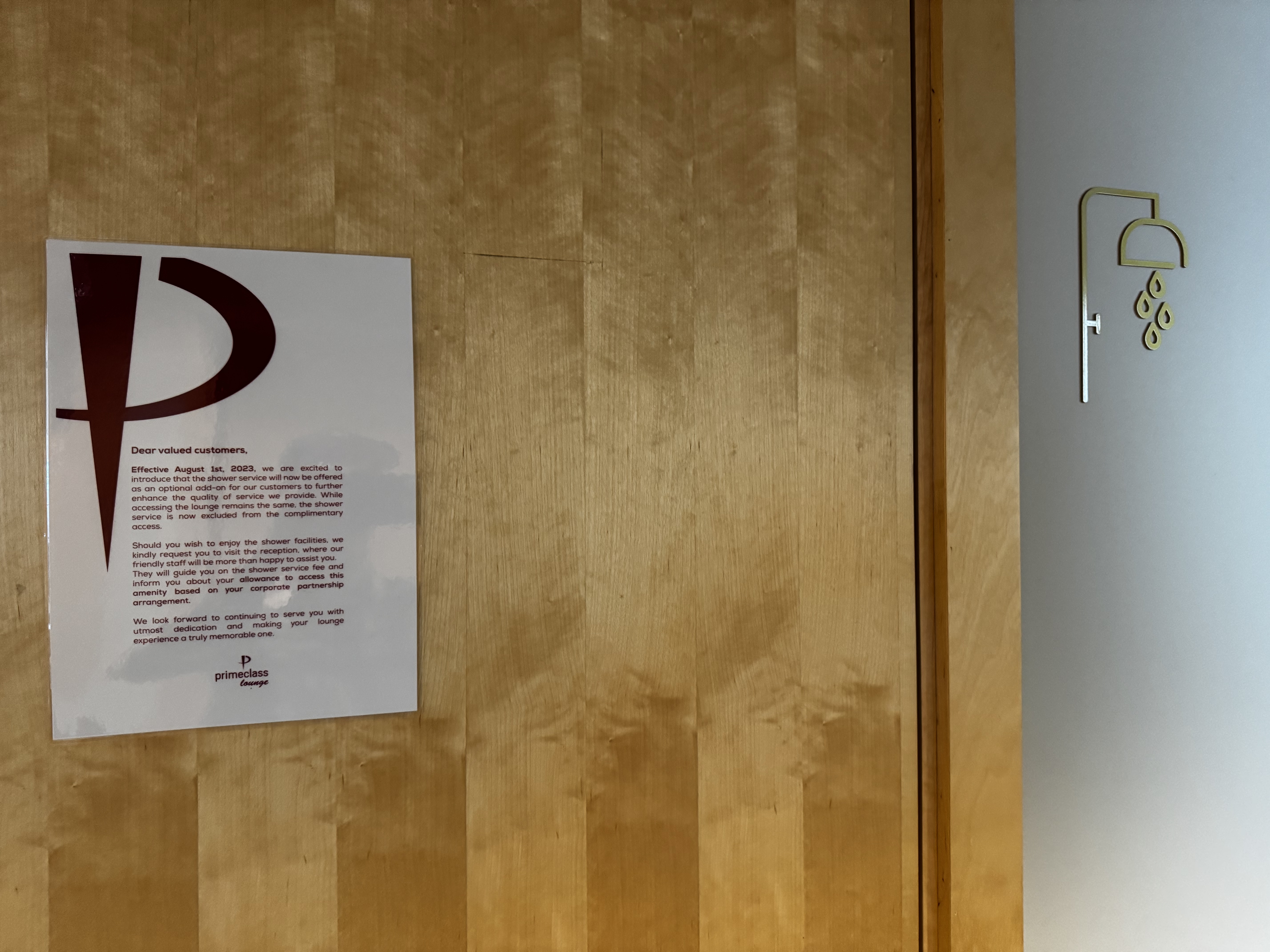Primeclass Lounge Riga RIX shower entry