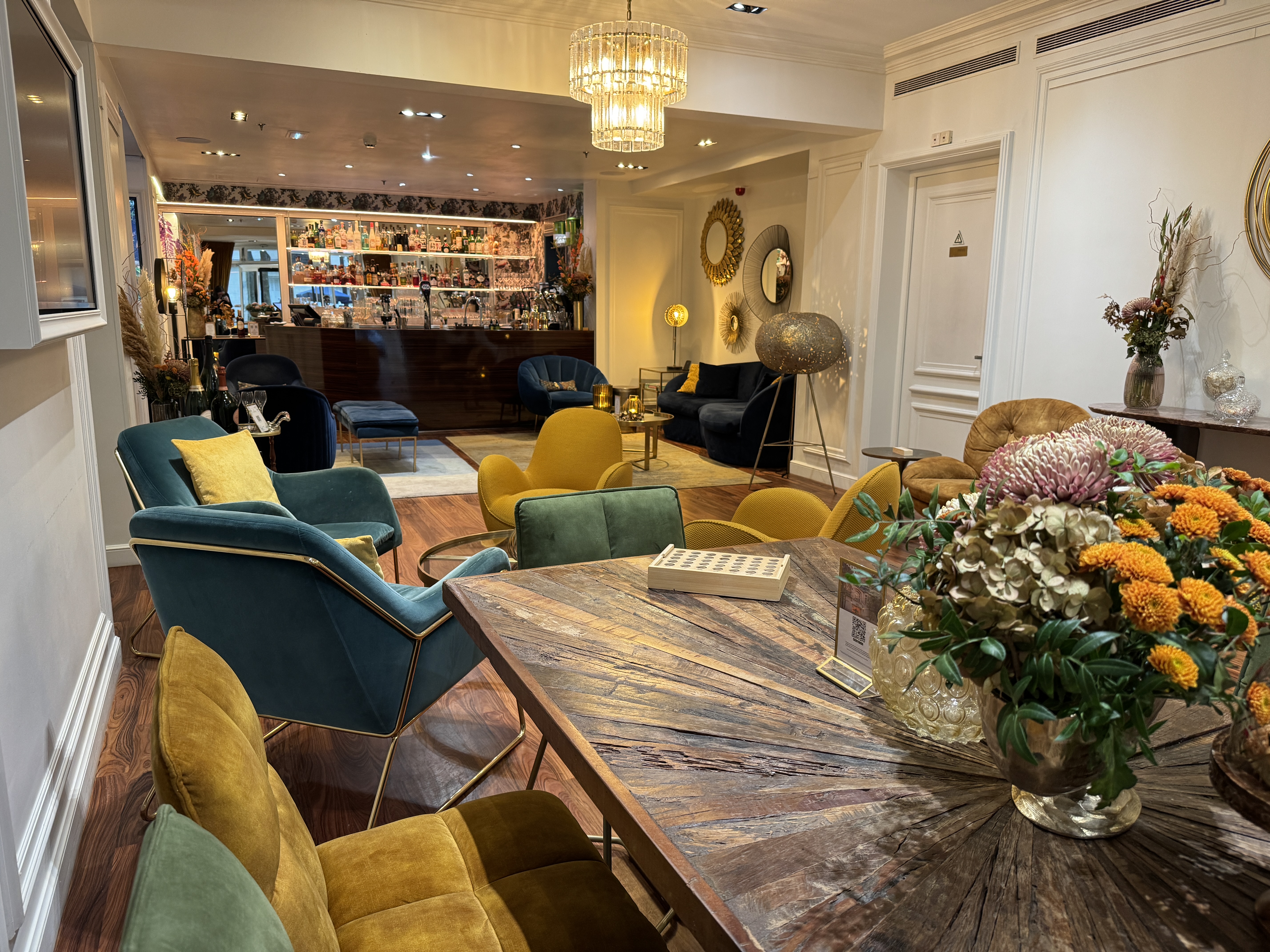 Renaissance Paris Nobel Tour Eiffel Hotel bar lobby