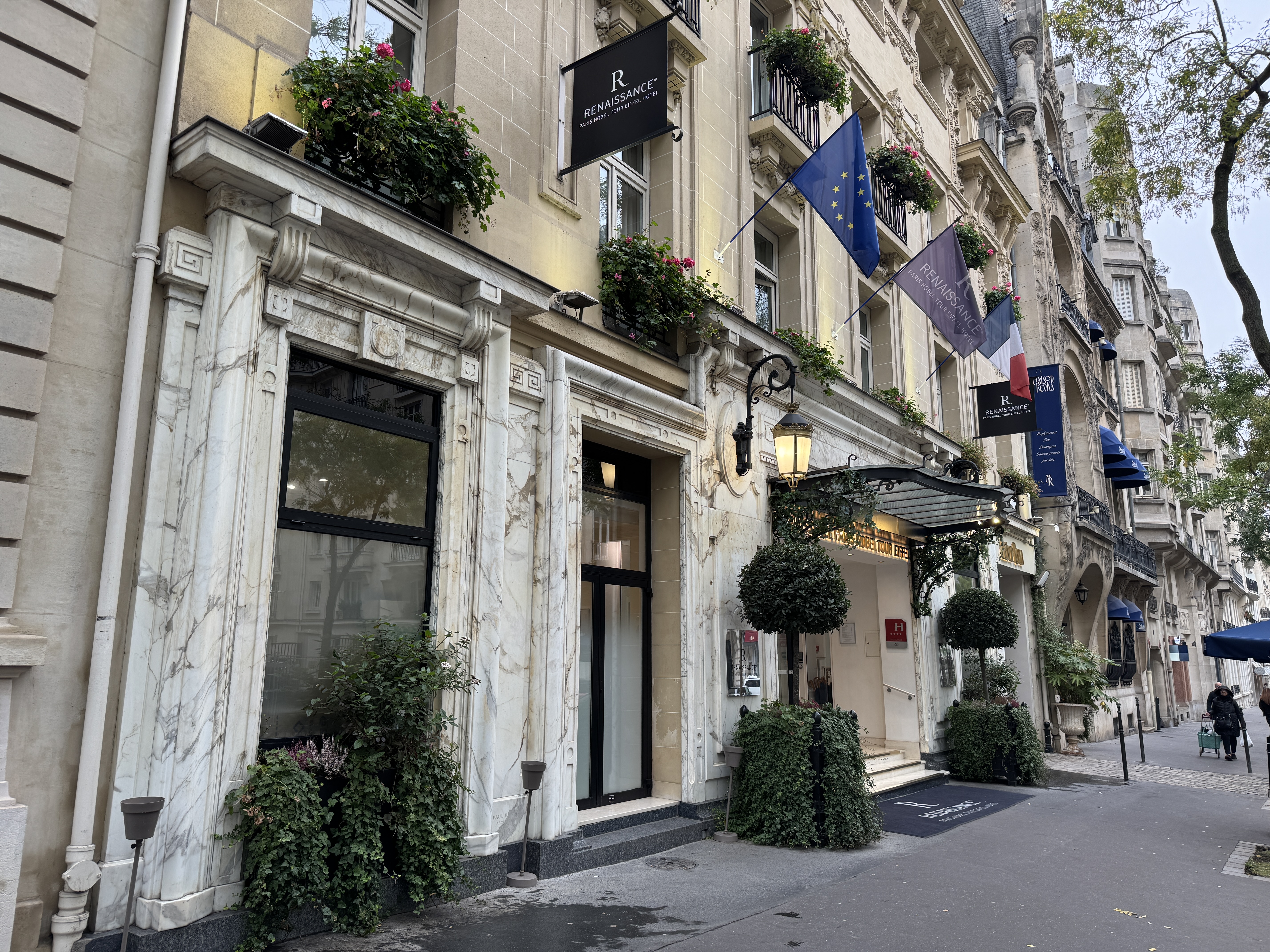 Renaissance Paris Nobel Tour Eiffel Hotel exterior