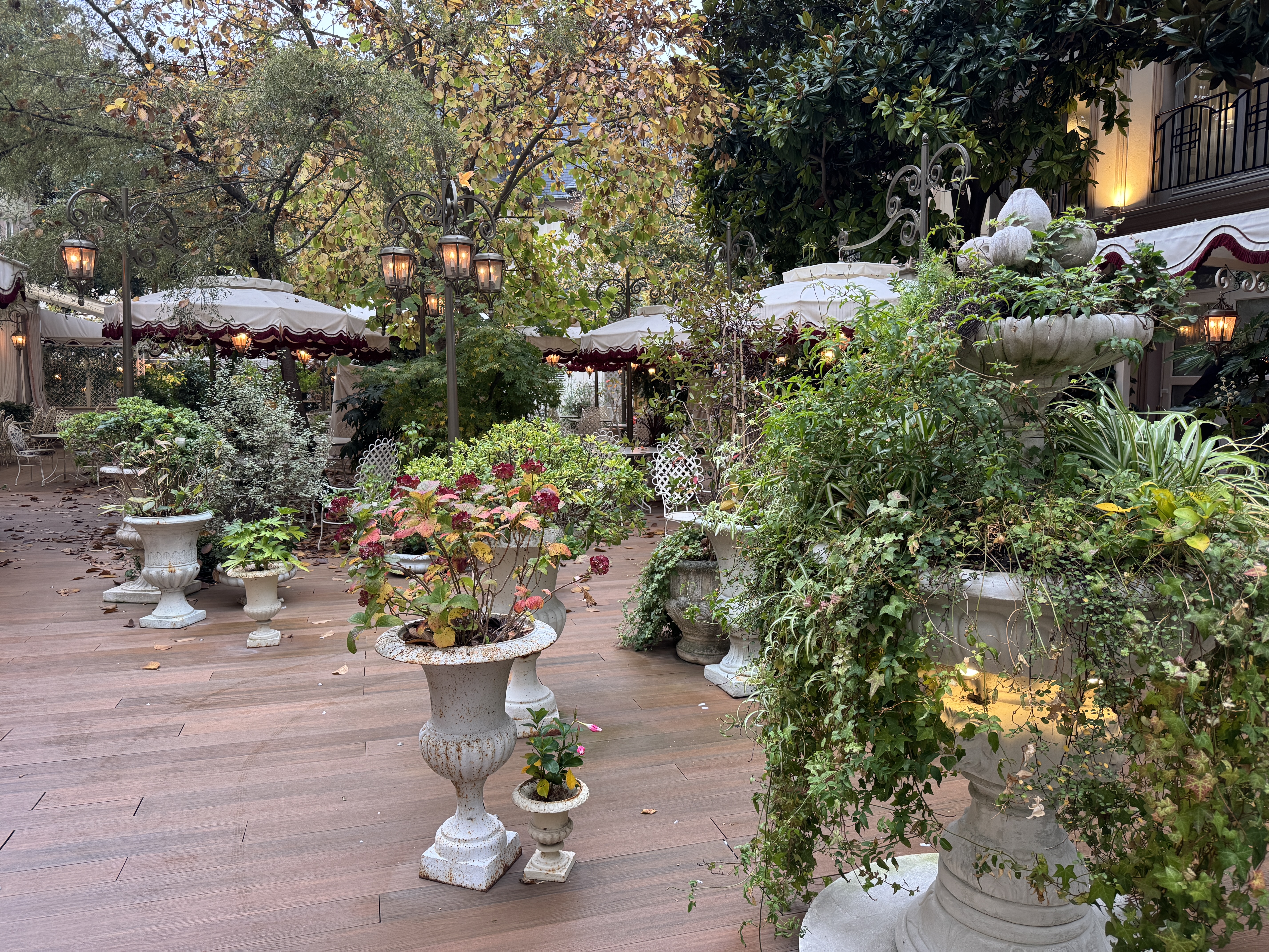 Renaissance Paris Nobel Tour Eiffel Hotel garden