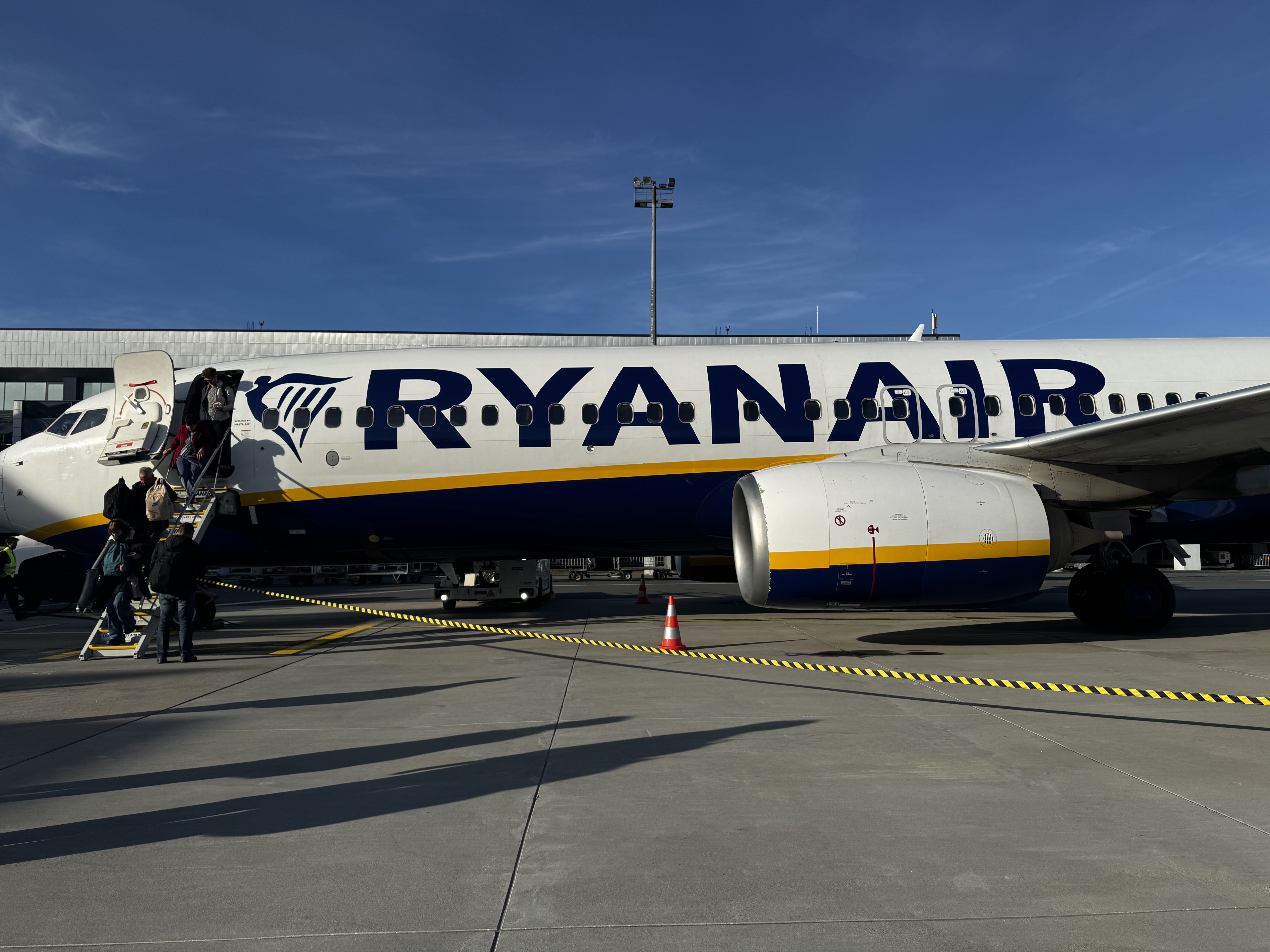 Ryanair Boeing 737 800 deplaining closeup in Tallinn Ryanair Boeing 737 800 deplaining closeup in Tallinn