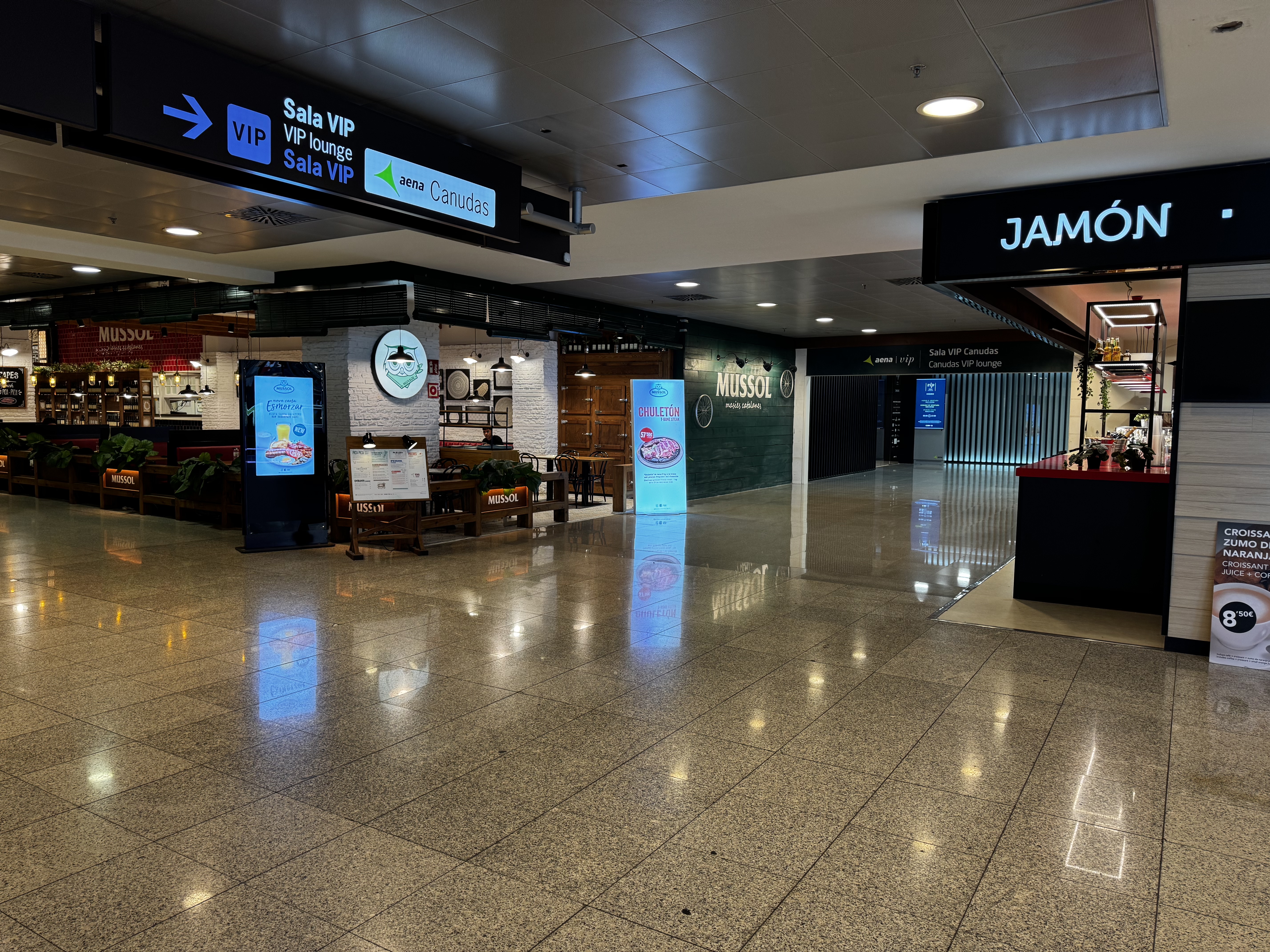 Sala VIP Canudas BCN Terminal 2 signs