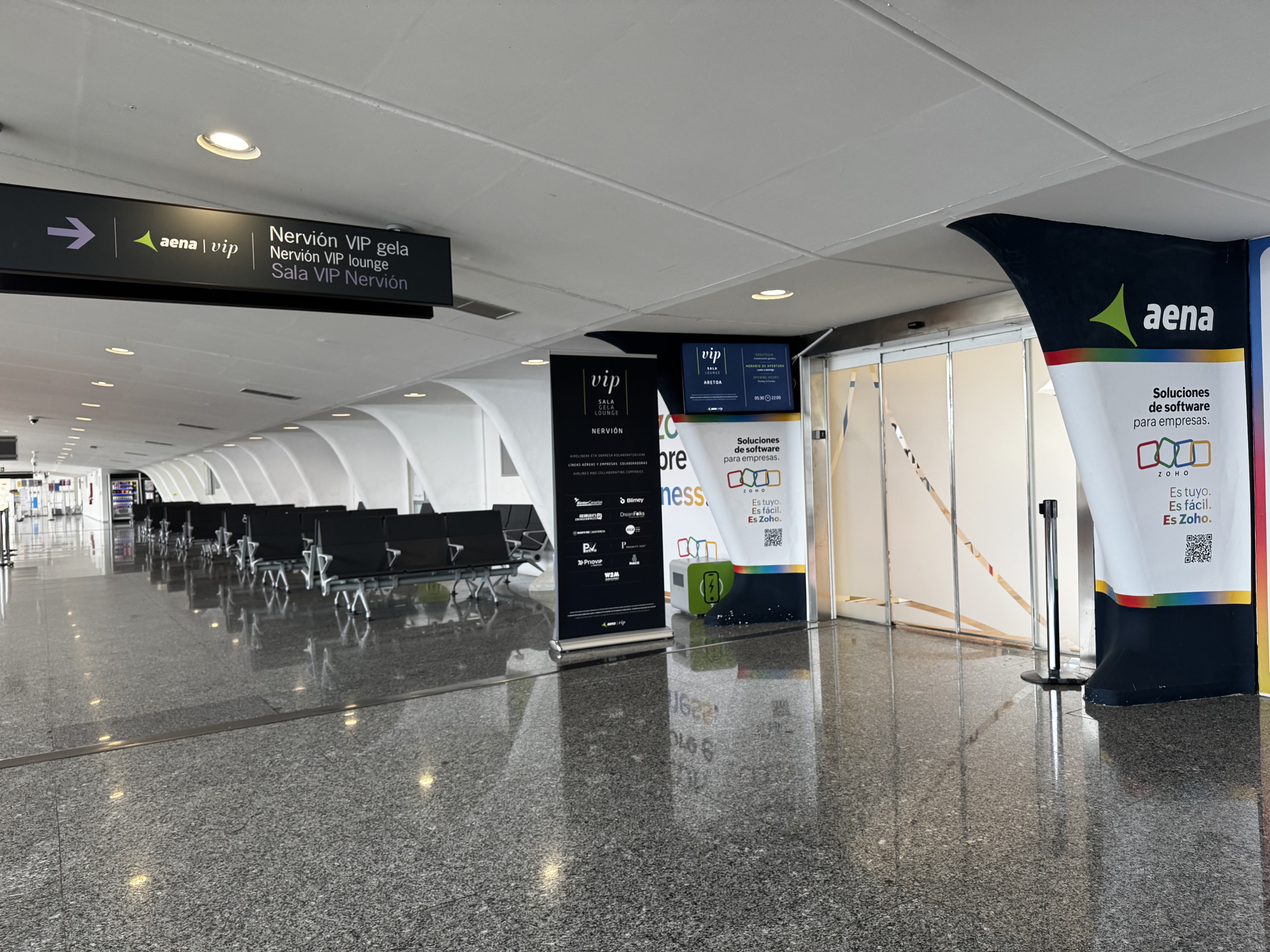 Sala VIP Lounge Bilbao Approach Signage