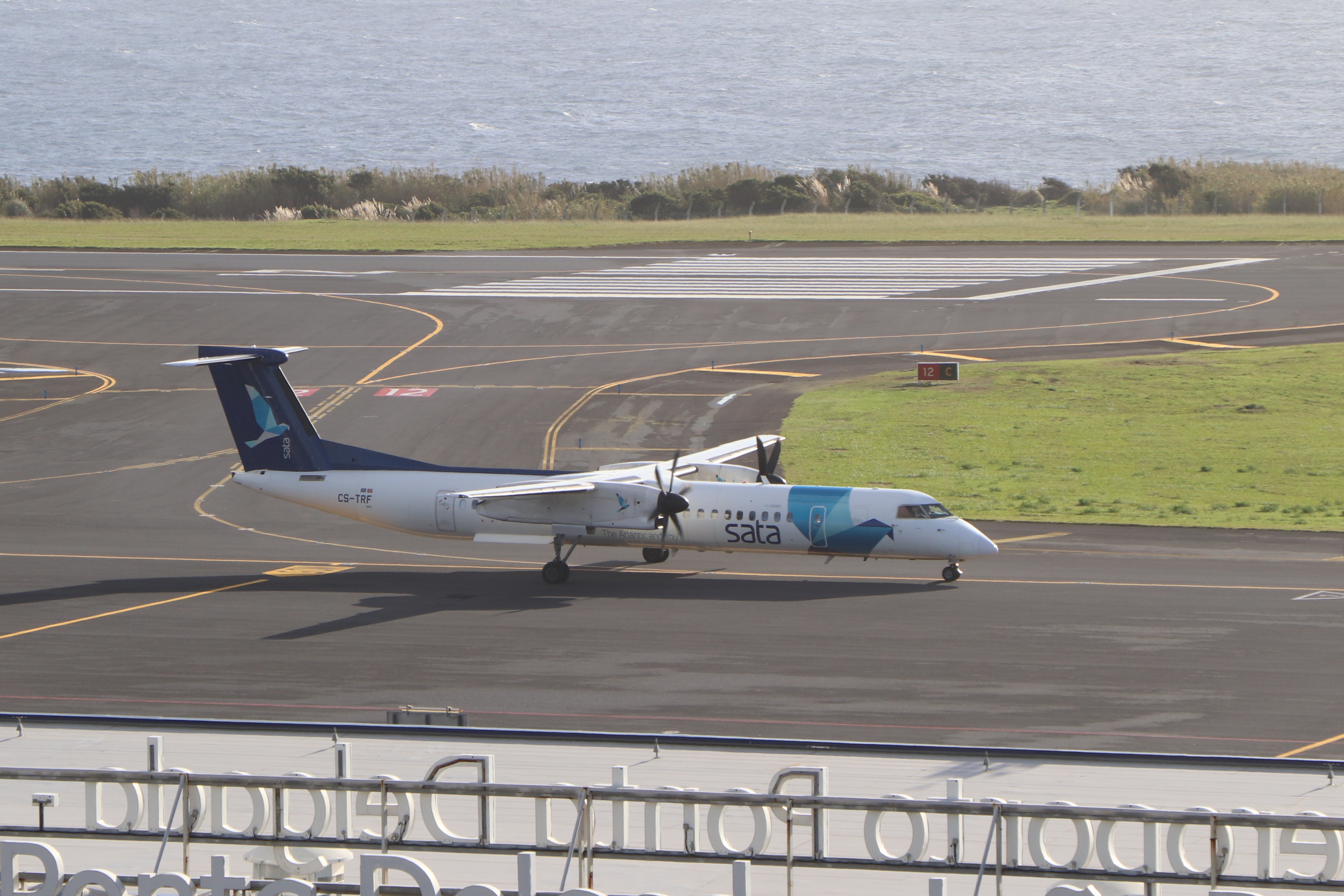 Sata Air Azores Bombardier Dash 8 402Q taxiing at PDL