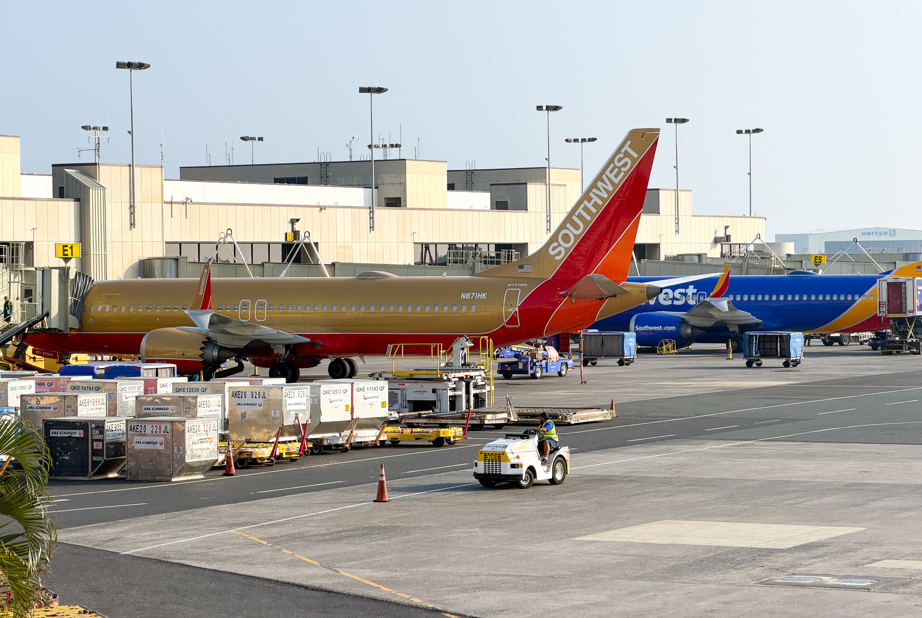 Southwest 737 Gold at HNL Honolulu Hawaii airport Image Credit Chris Hassan 2 Southwest 737 Gold at HNL Honolulu Hawaii airport Image Credit Chris Hassan 2