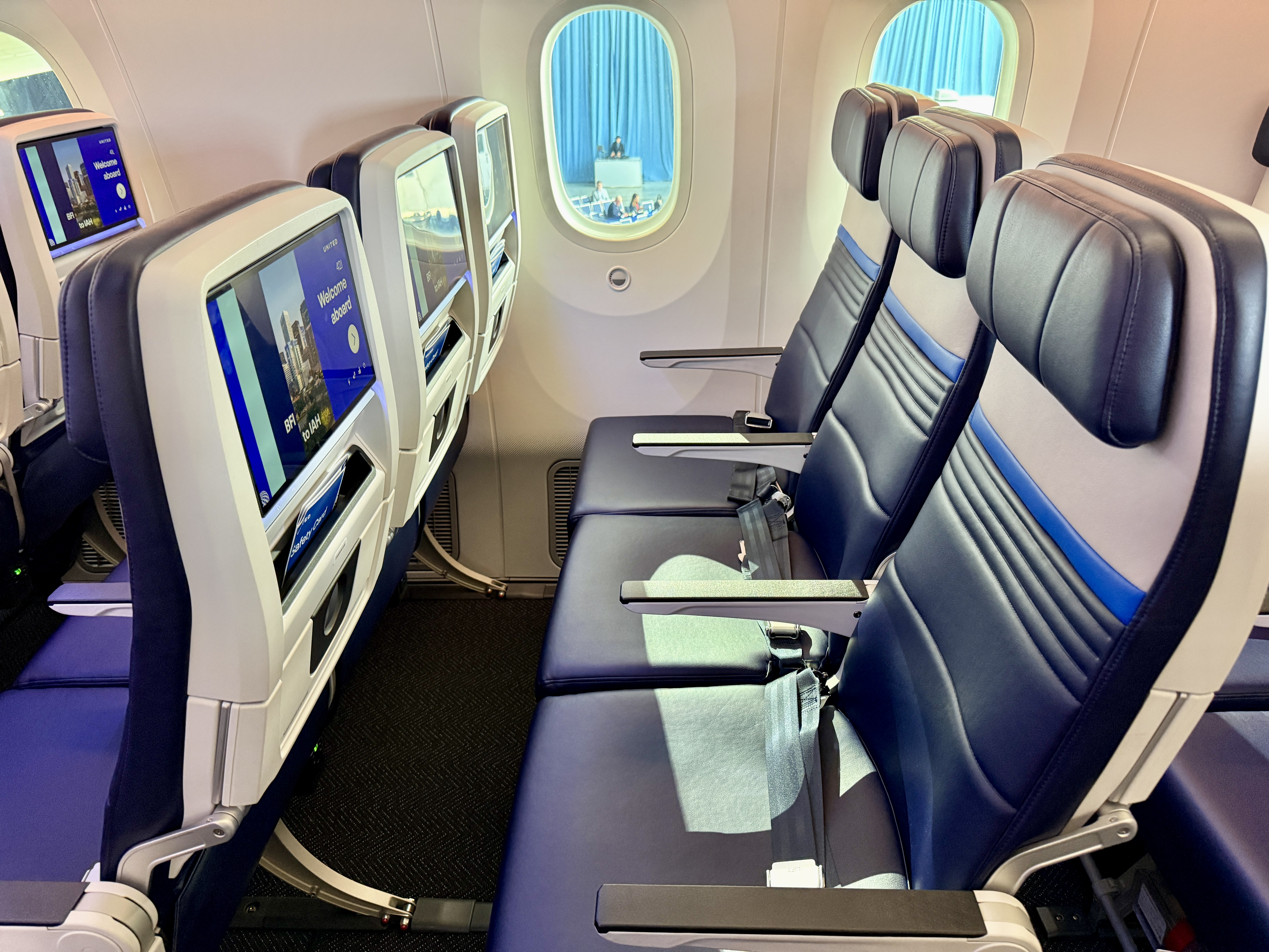 United 787 9 Elevate Economy Seats Side View