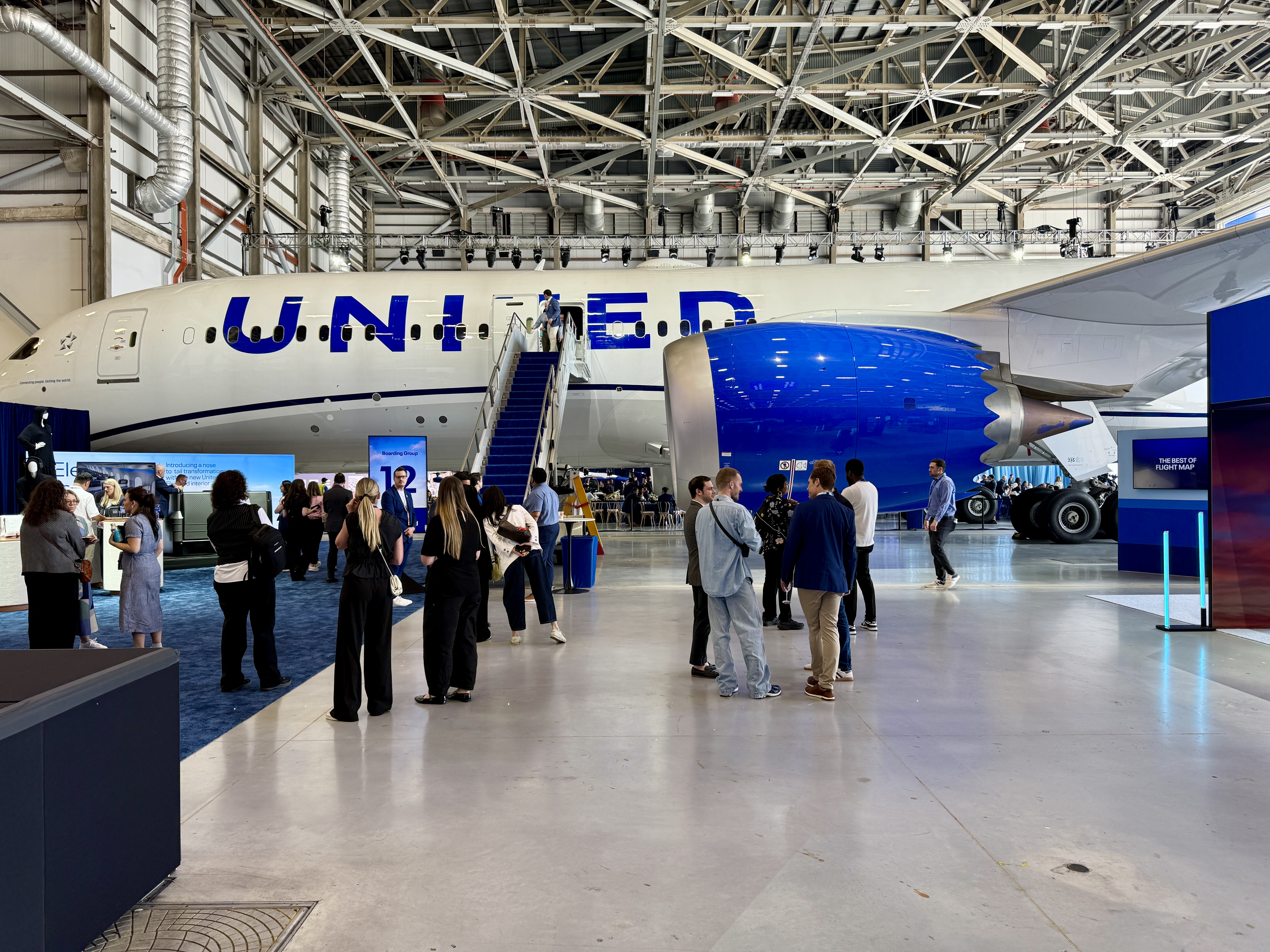 United 787 9 Elevated Exterior Boarding Stairs