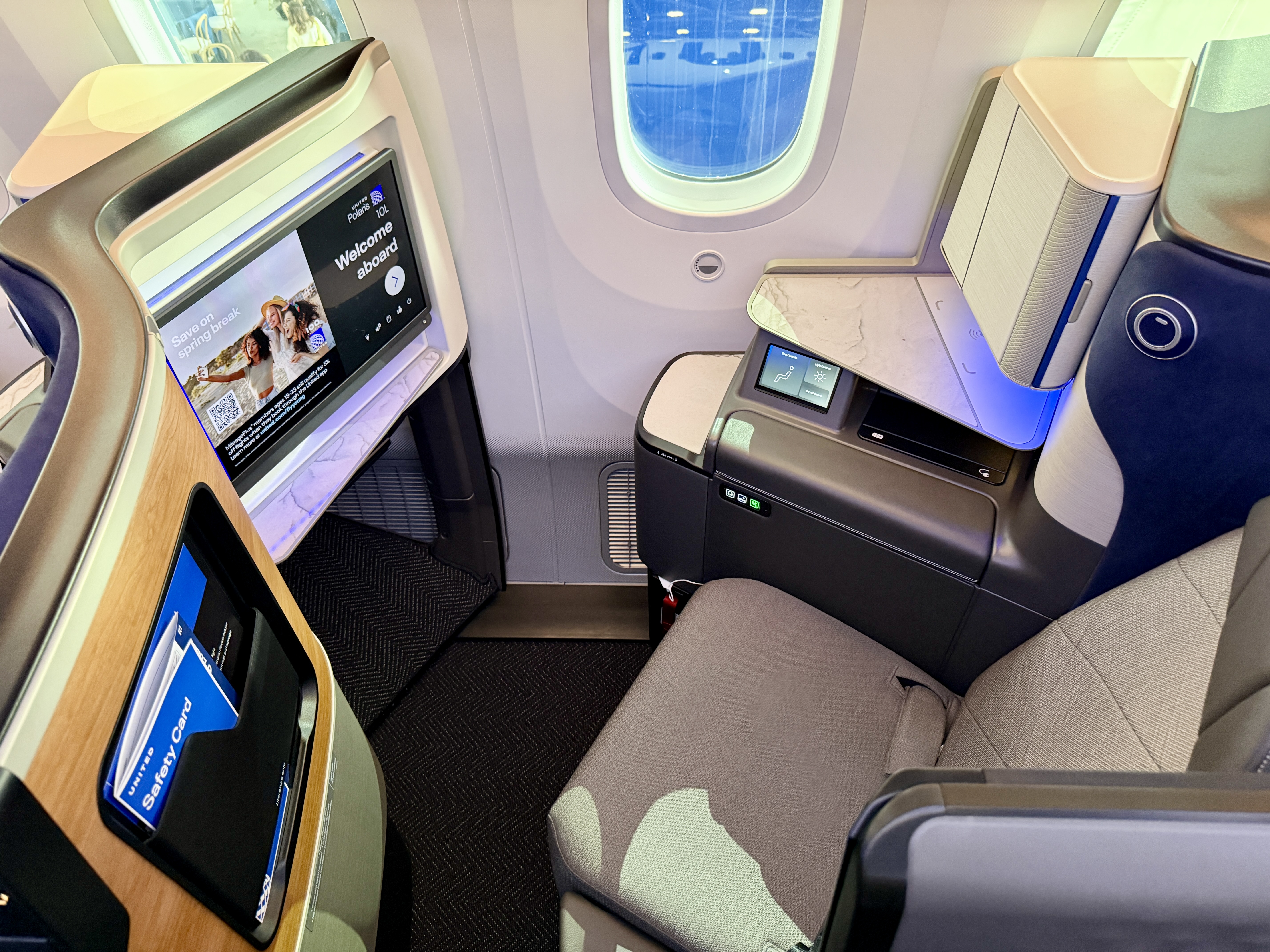 United 787 9 Elevated Polaris Suite Window Seat Upgright United 787 9 Elevated Polaris Suite Window Seat Upgright