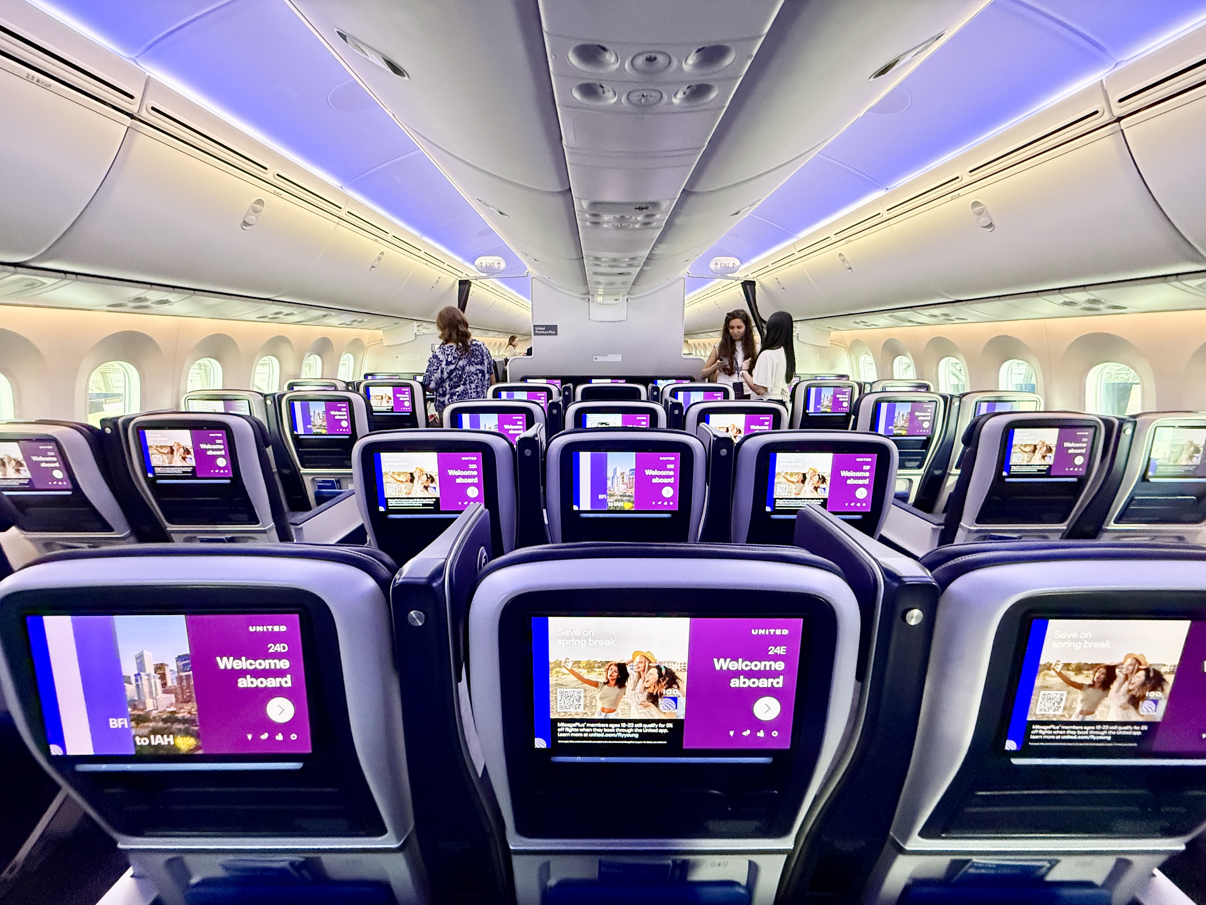 United 787 9 Elevated Premium Plus Cabin Screens On