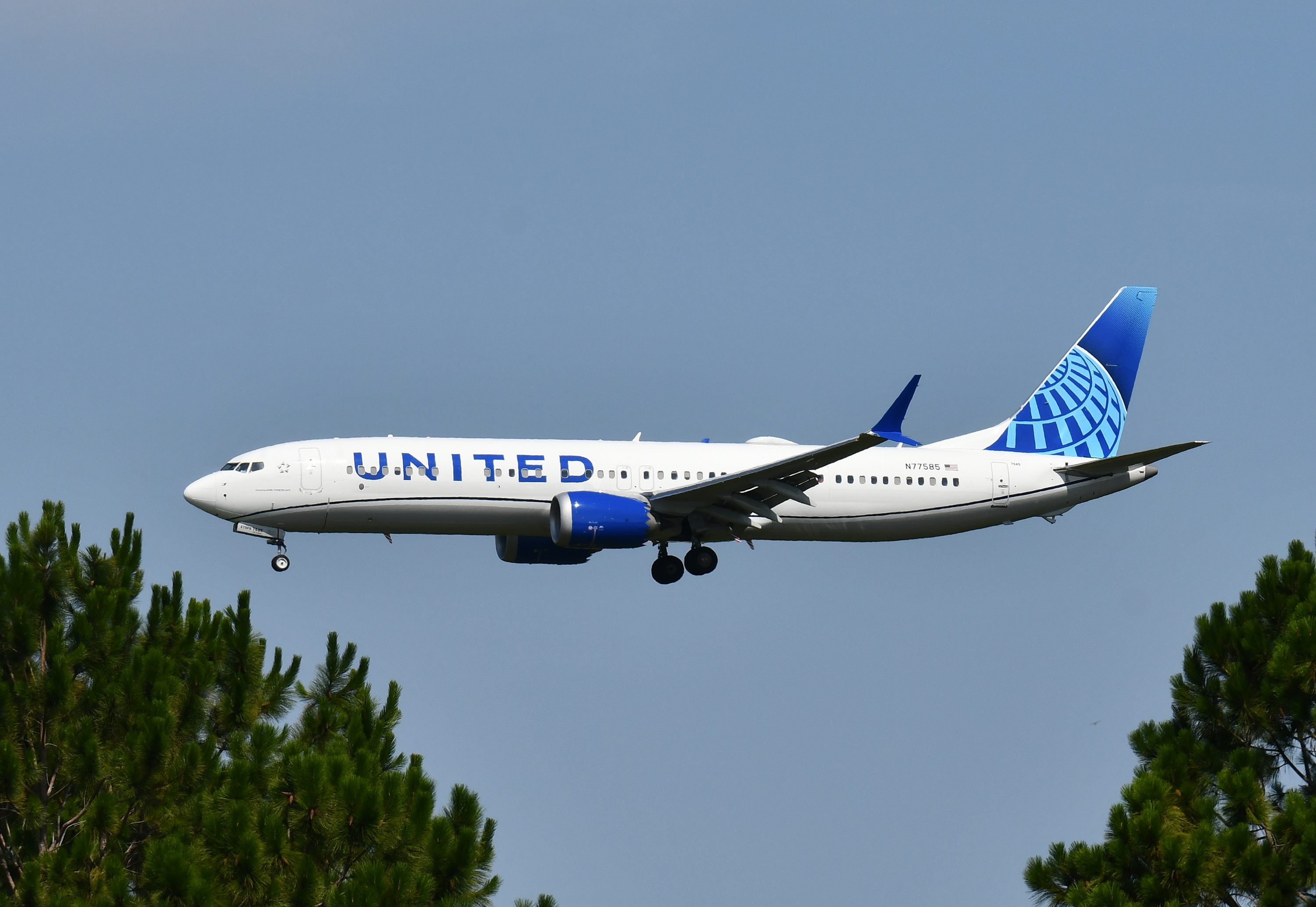 United Airlines 737 Max 9 Landing MCO United Airlines 737 Max 9 Landing MCO
