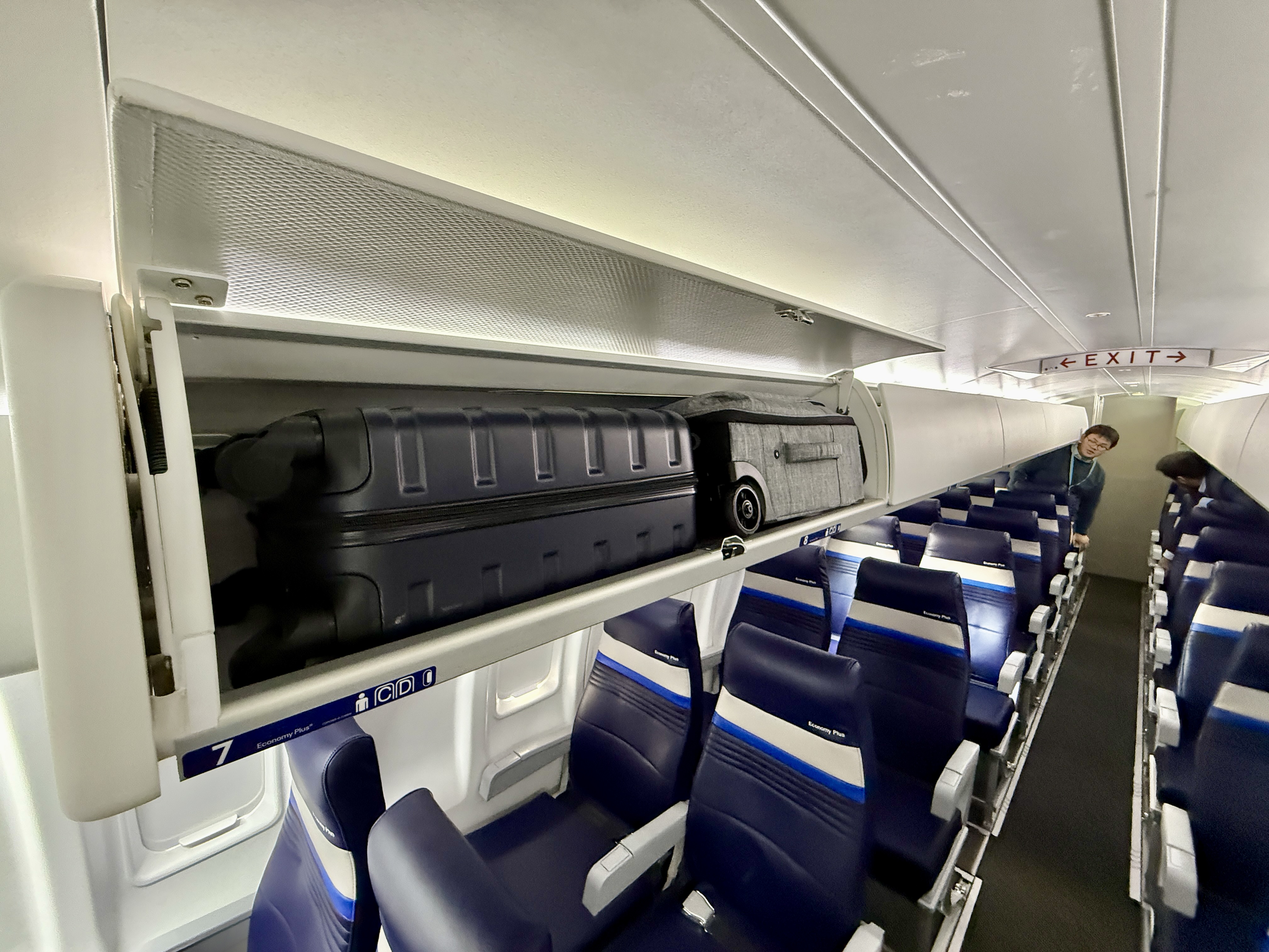 United CRJ450 Economy Overhead Bins