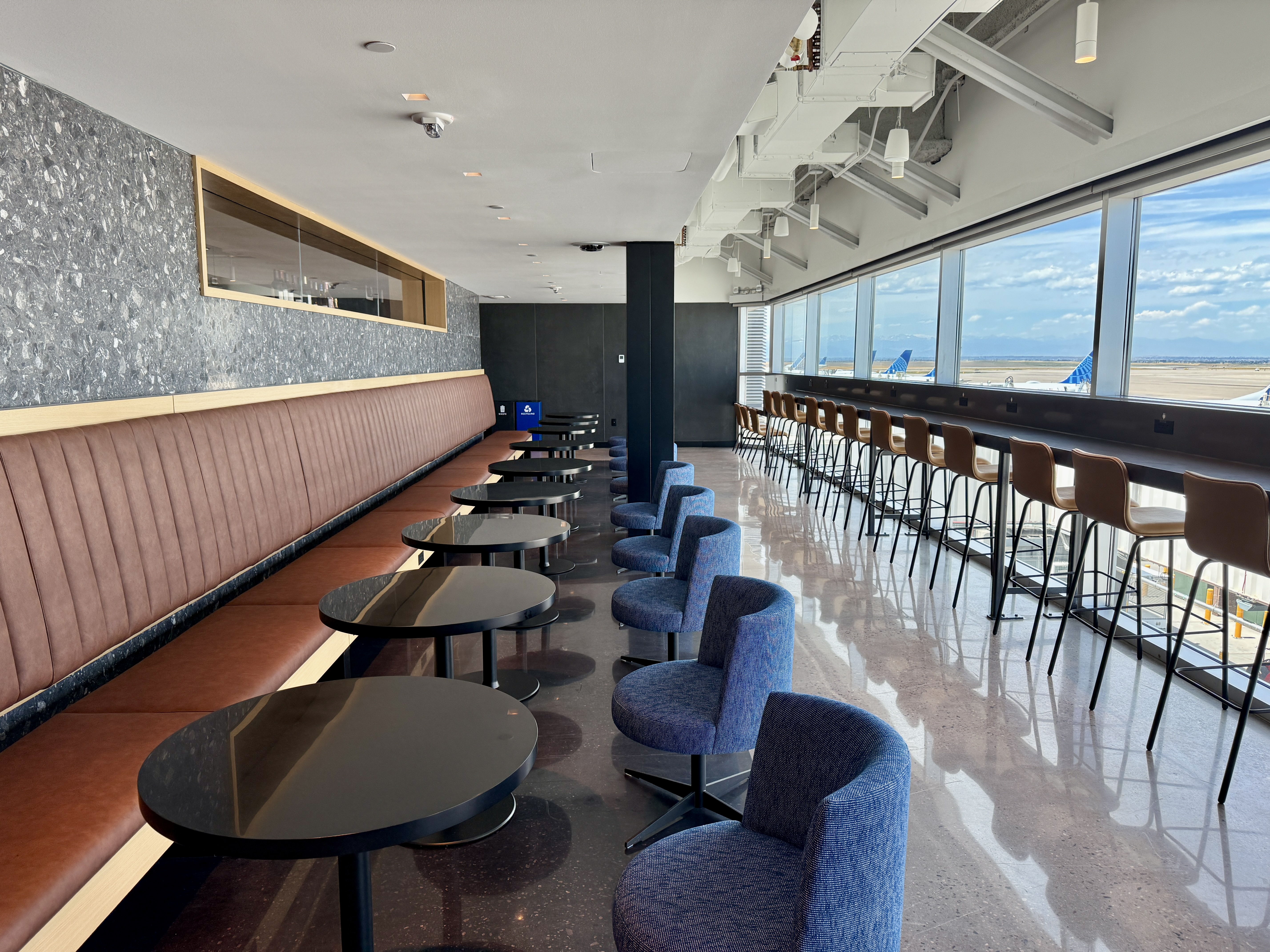 United Club Denver B West Level 3 Banquette Window Seating United Club Denver B West Level 3 Banquette Window Seating