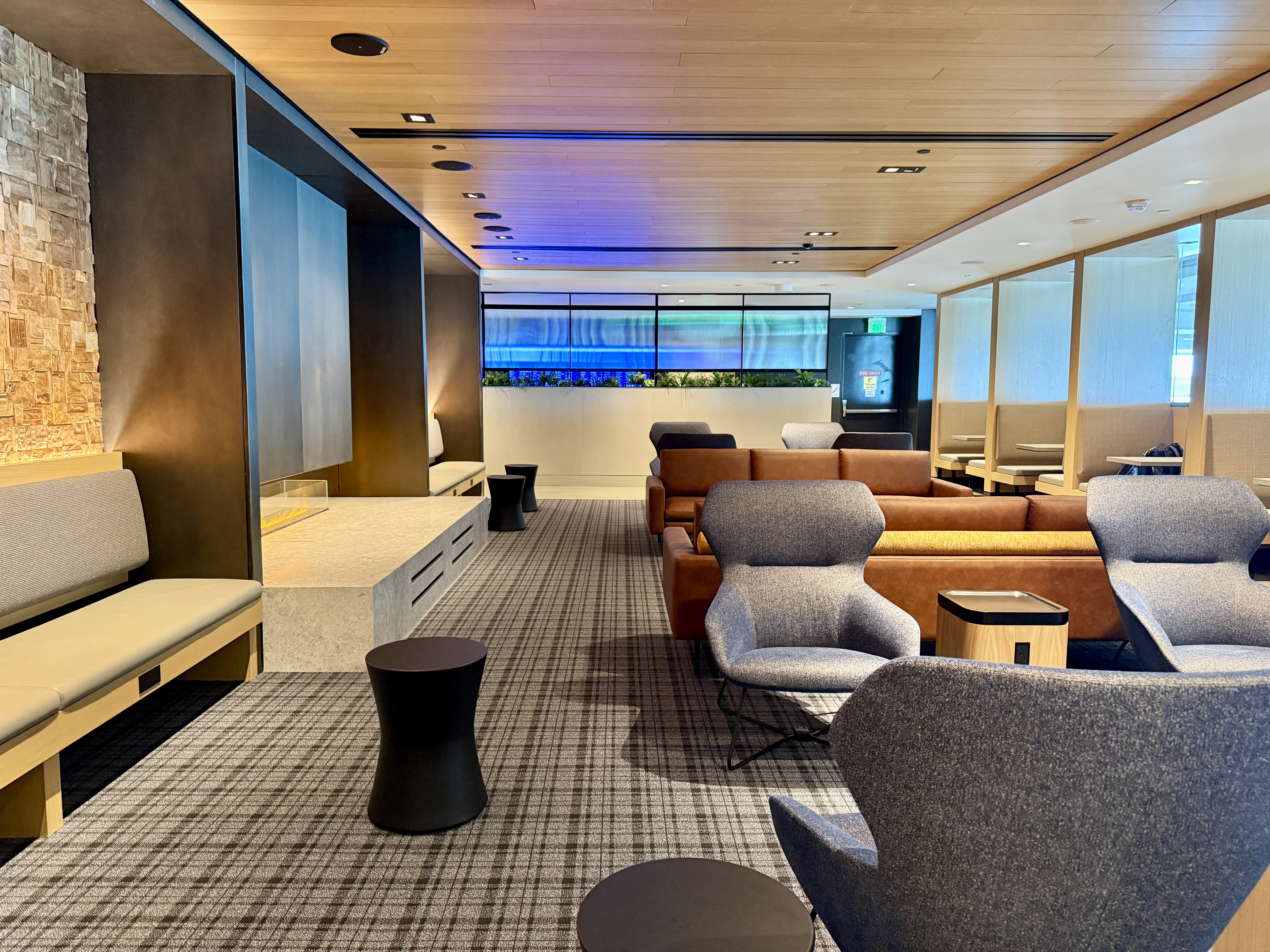 United Club Denver B West Level 3 Fireplace Rear United Club Denver B West Level 3 Fireplace Rear