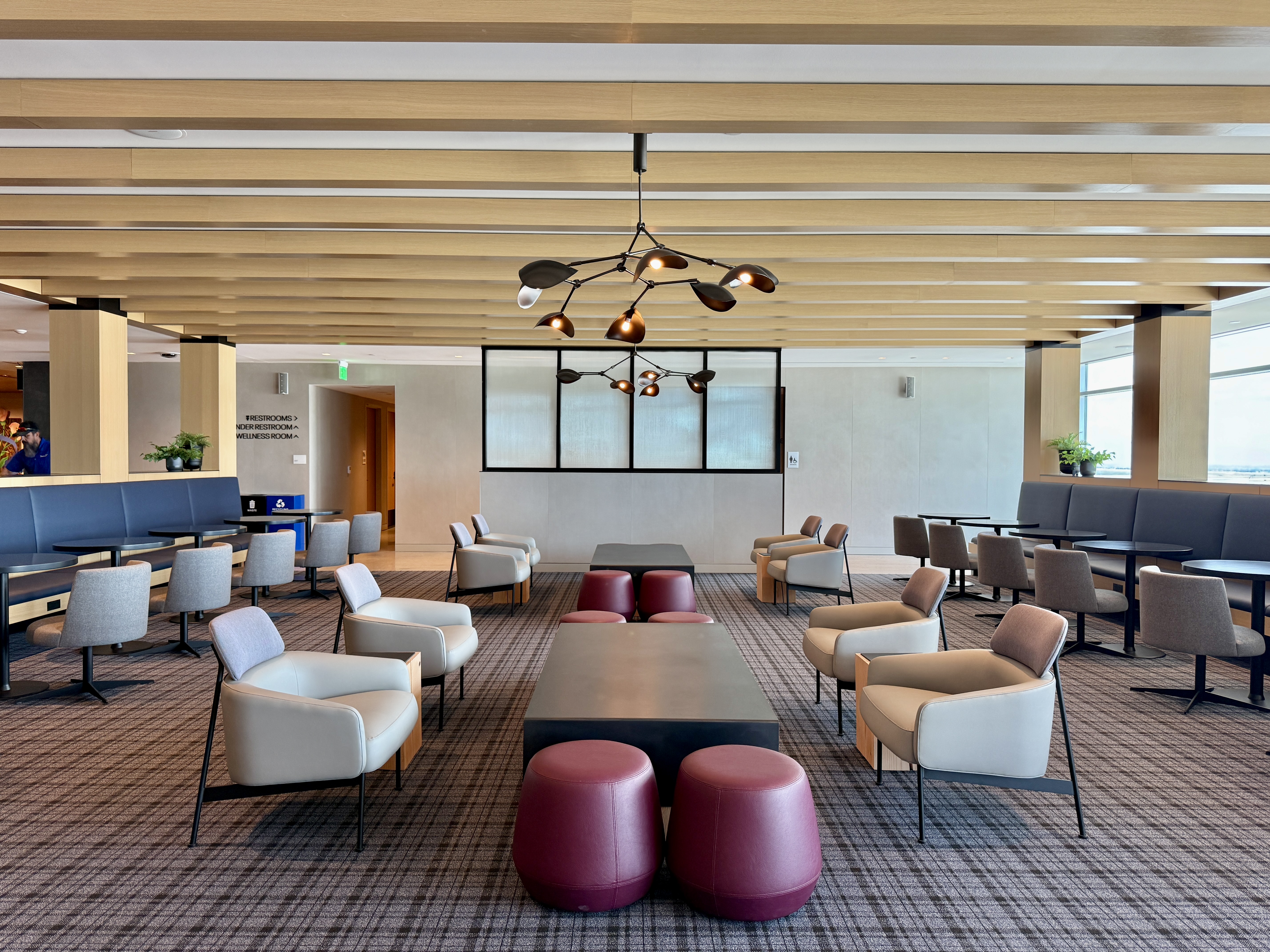United Club Denver B West Level 4 Bar Seating United Club Denver B West Level 4 Bar Seating