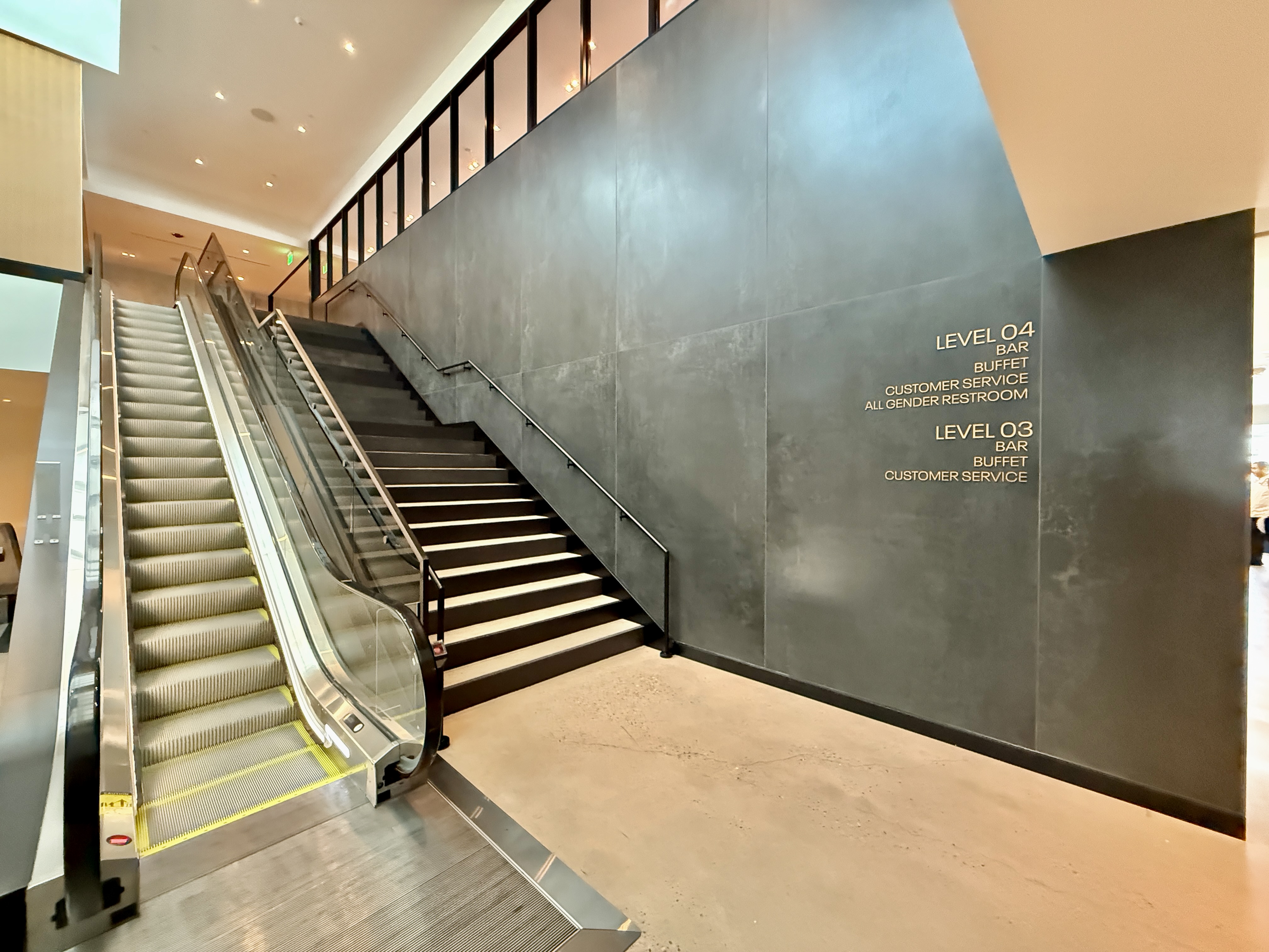 United Club Denver B West Wayfinding United Club Denver B West Wayfinding