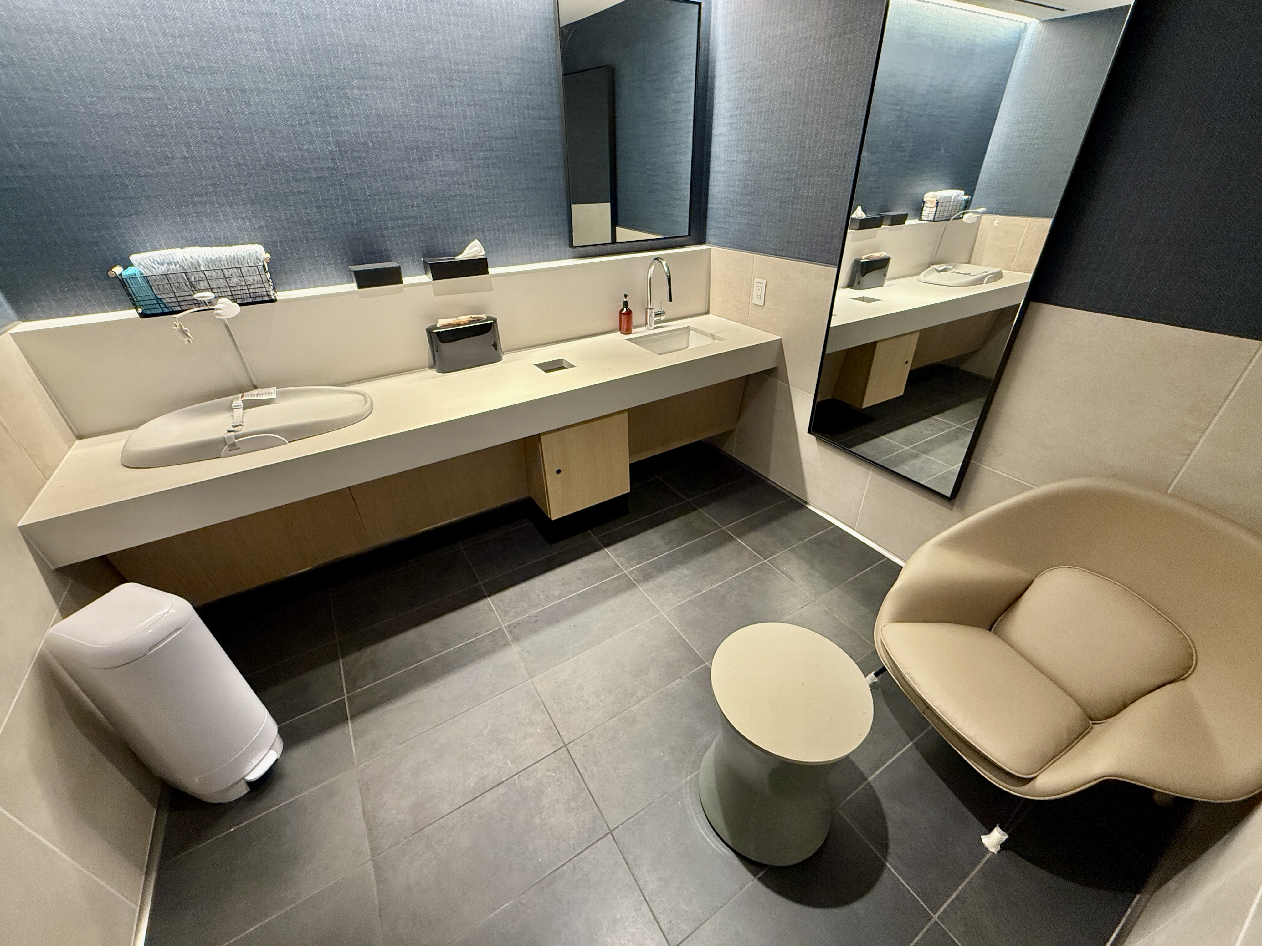 United Club Denver B West Wellness Room United Club Denver B West Wellness Room