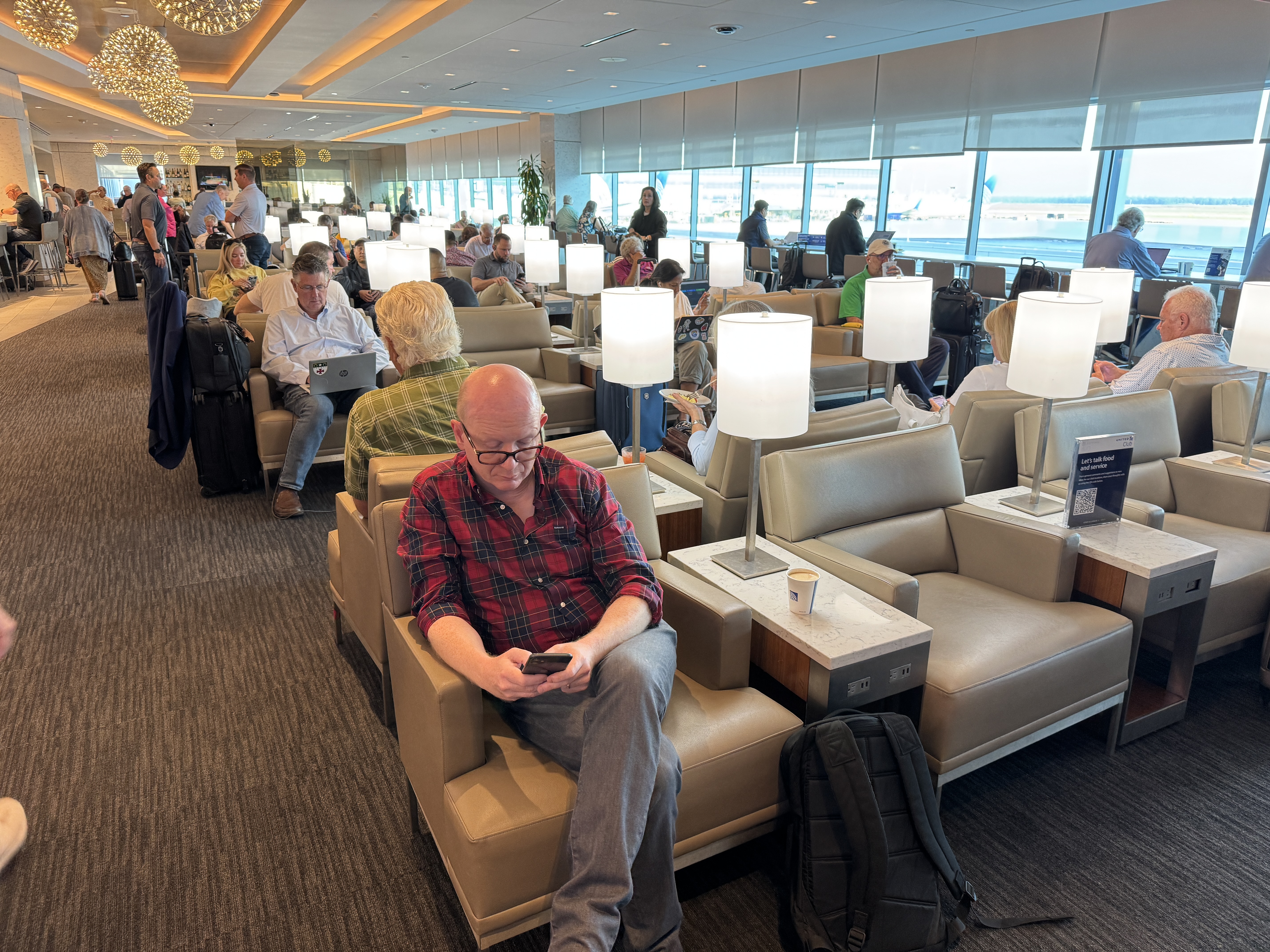 United Club IAH TC main seating