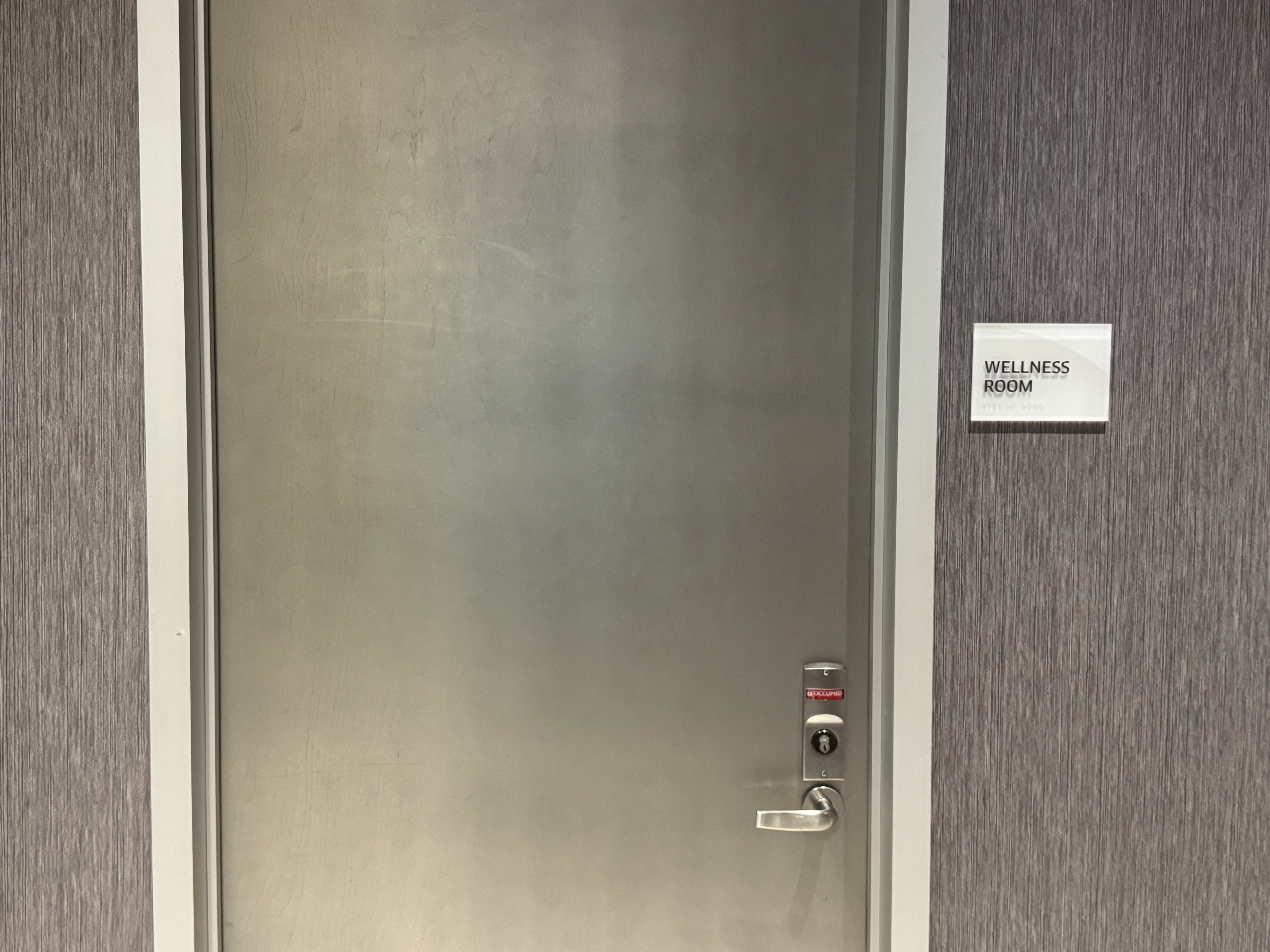 United Club IAH TC wellness room