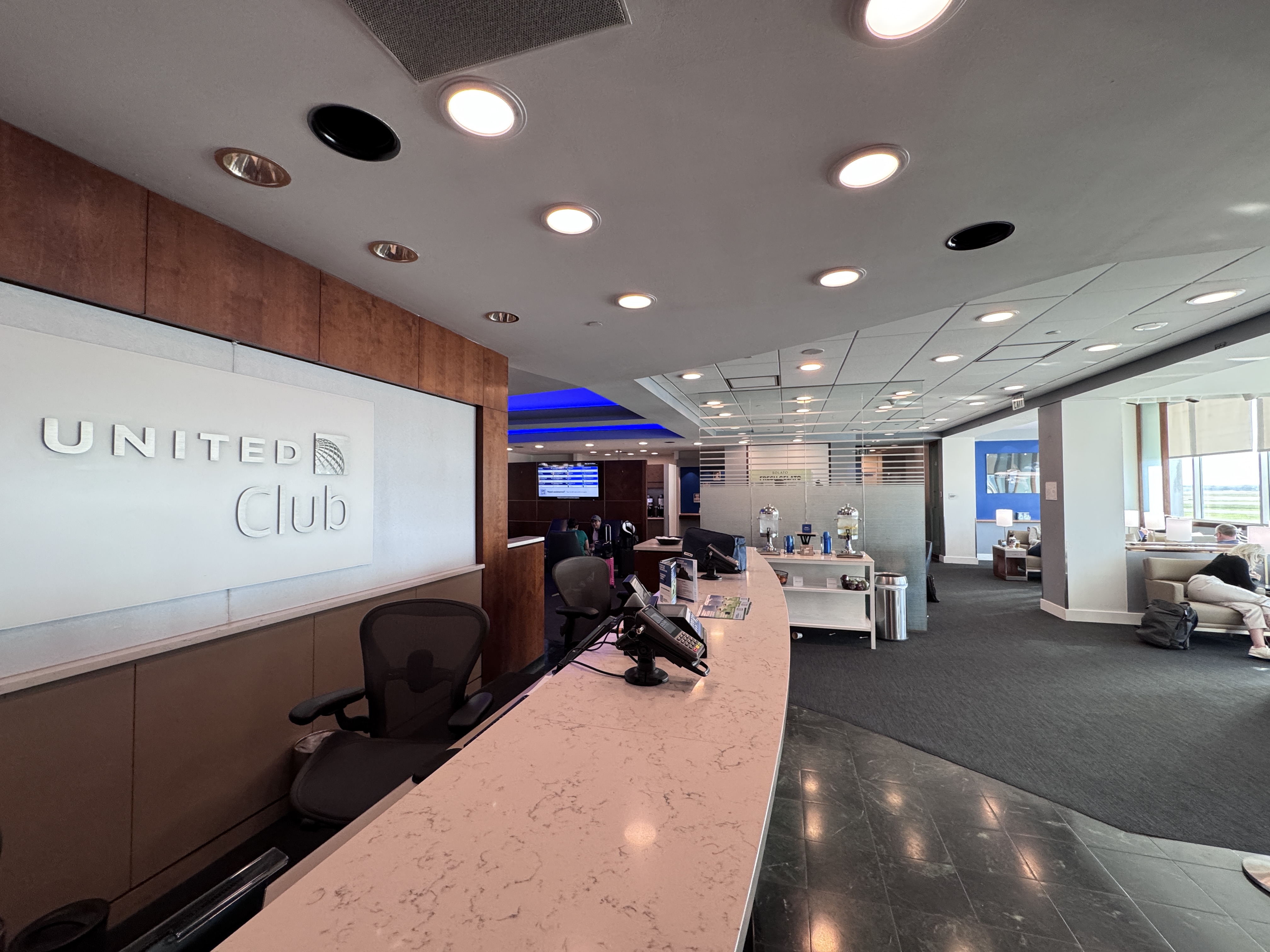 United Club MCO entrance