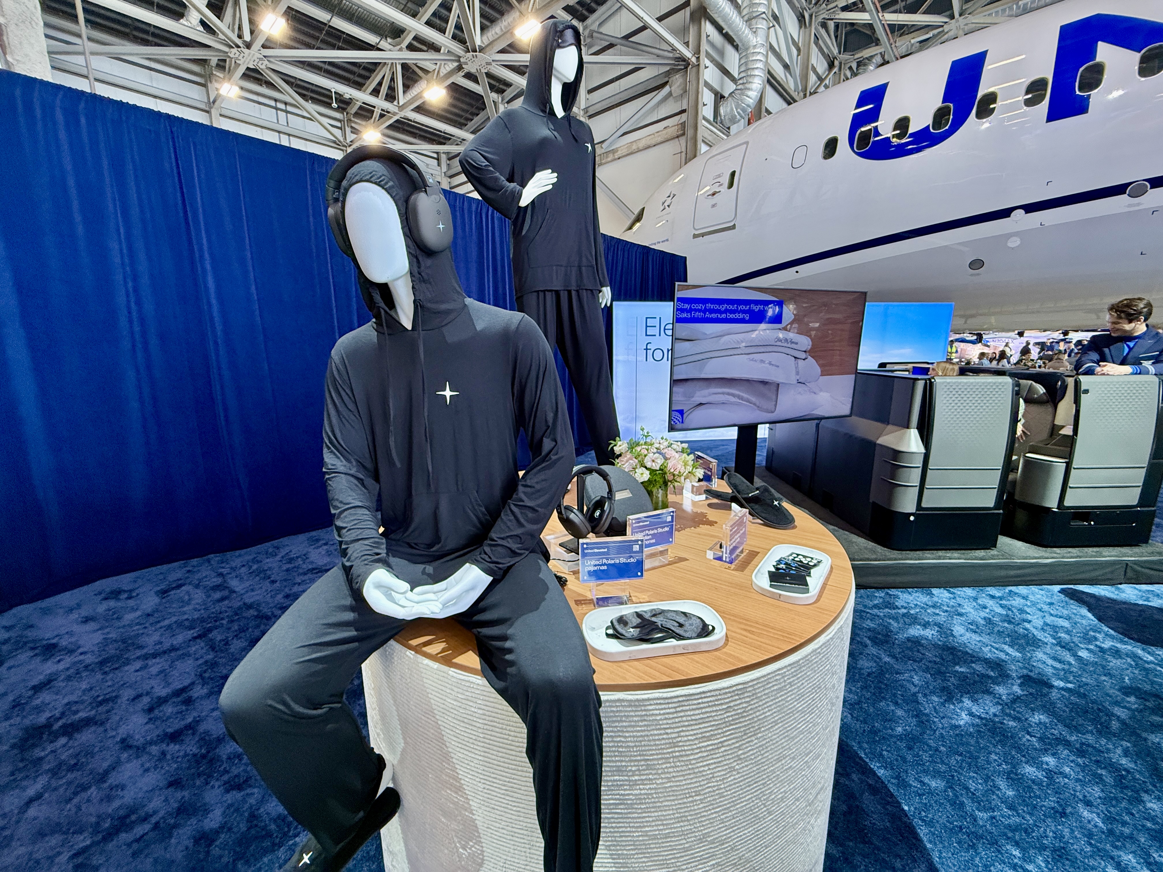 United Polaris Studio Pajamas Amenities United Polaris Studio Pajamas Amenities