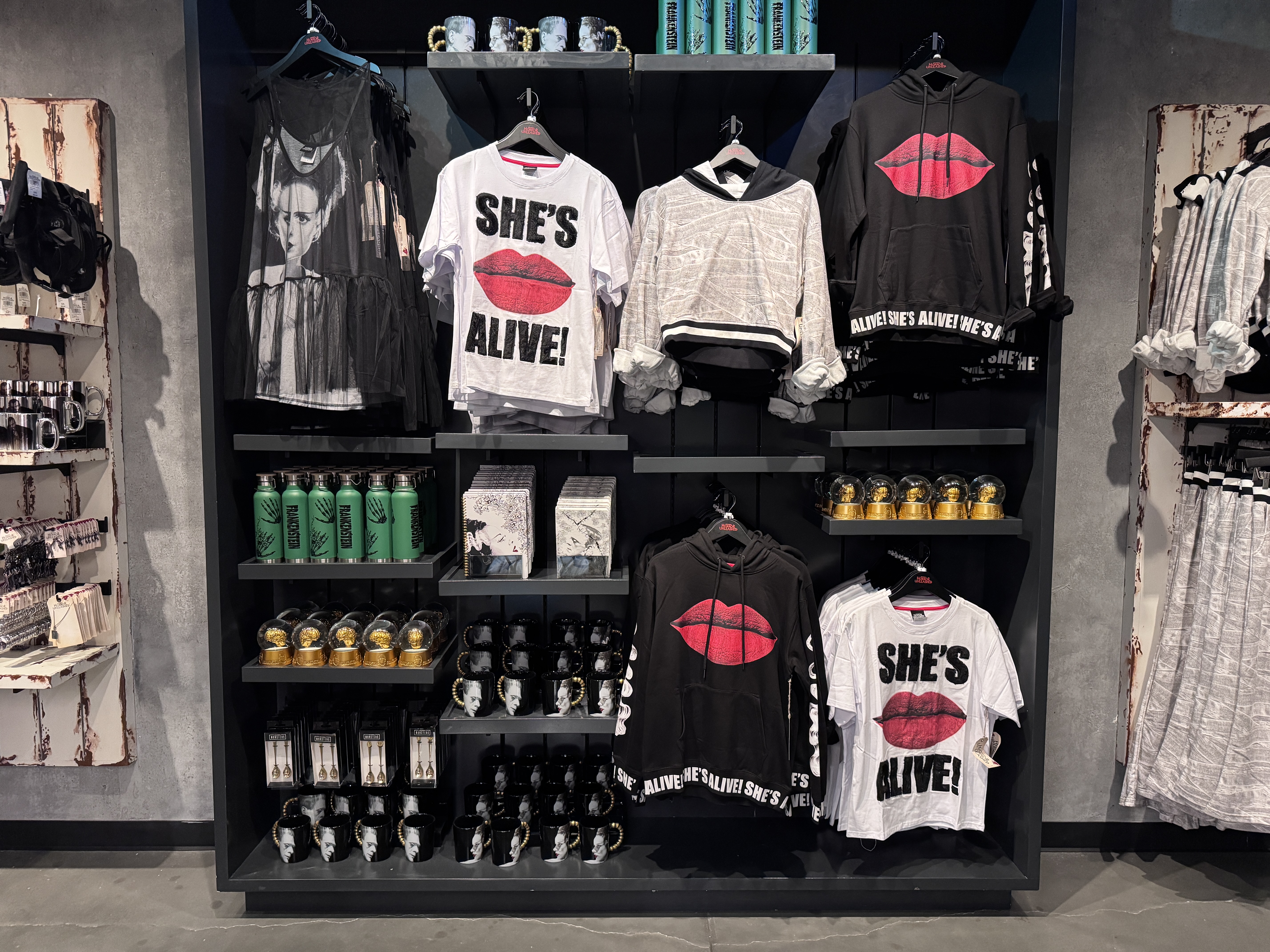 Universal Horror Unleashed Las Vegas Bride of Frankenstein retail