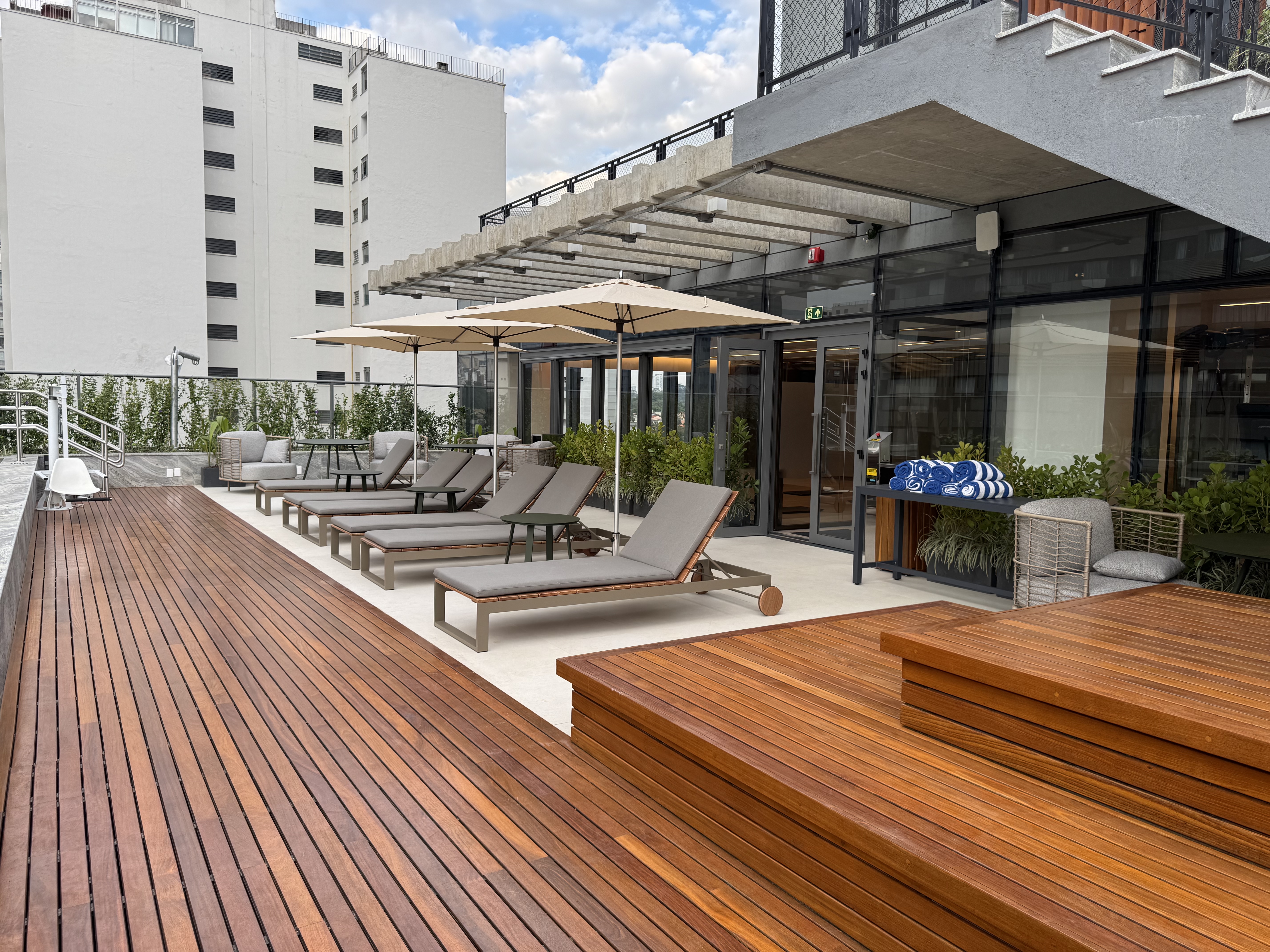 Westin Sao Paulo Marriott pool seating Westin Sao Paulo Marriott pool seating