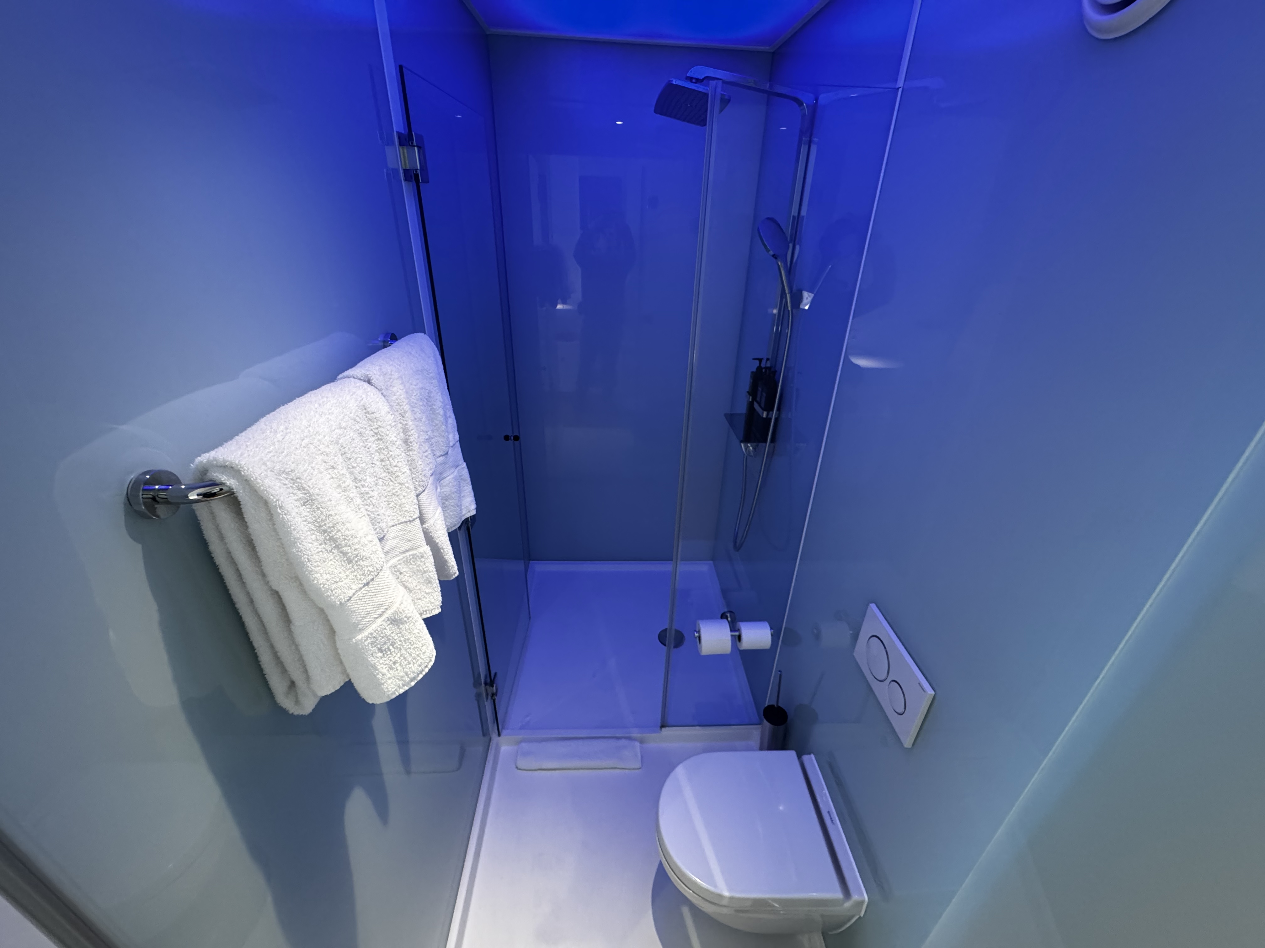 citizenM Copenhagen Radhuspladsen bathroom