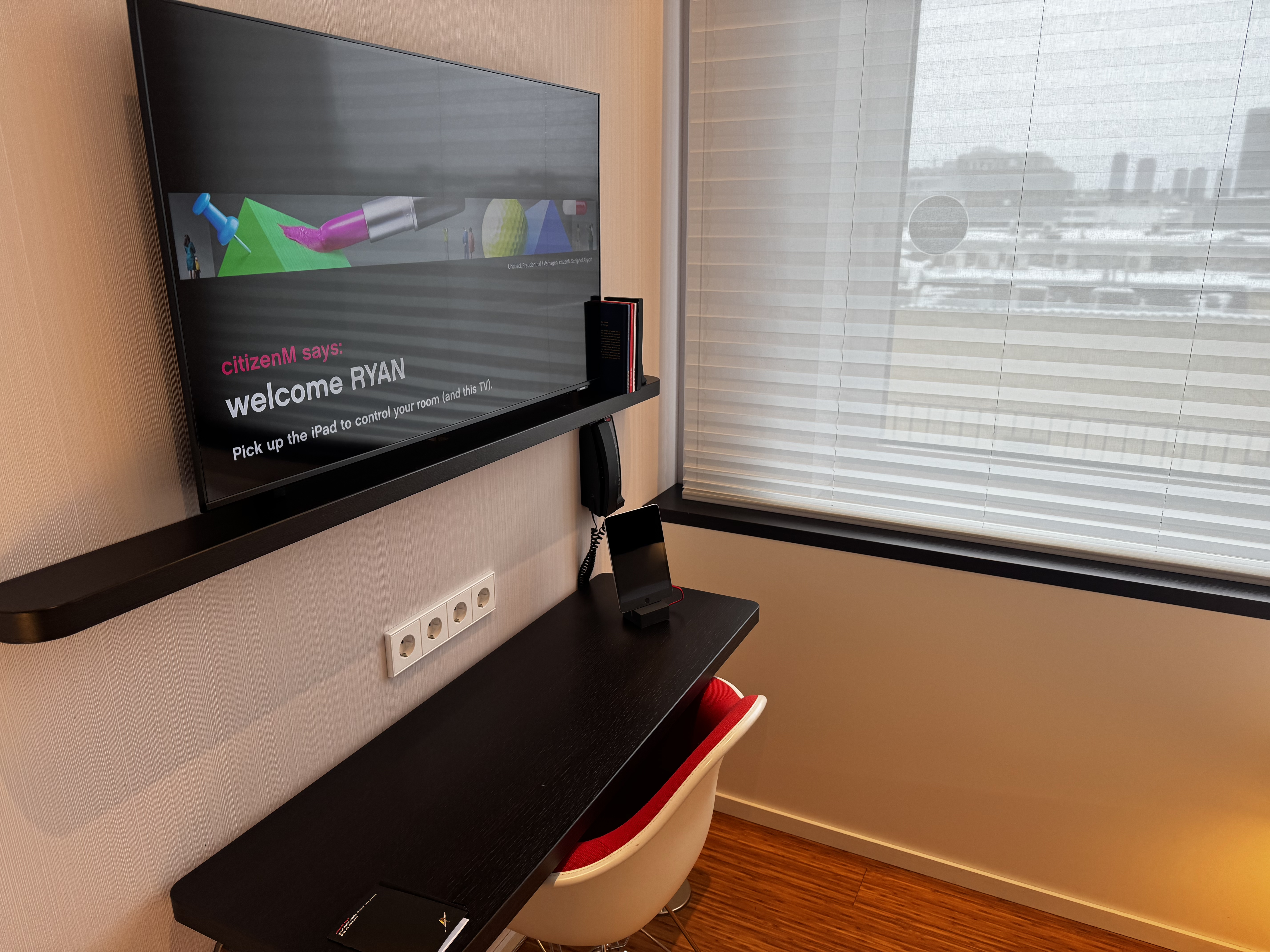 citizenM Copenhagen Radhuspladsen bedroom TV desk