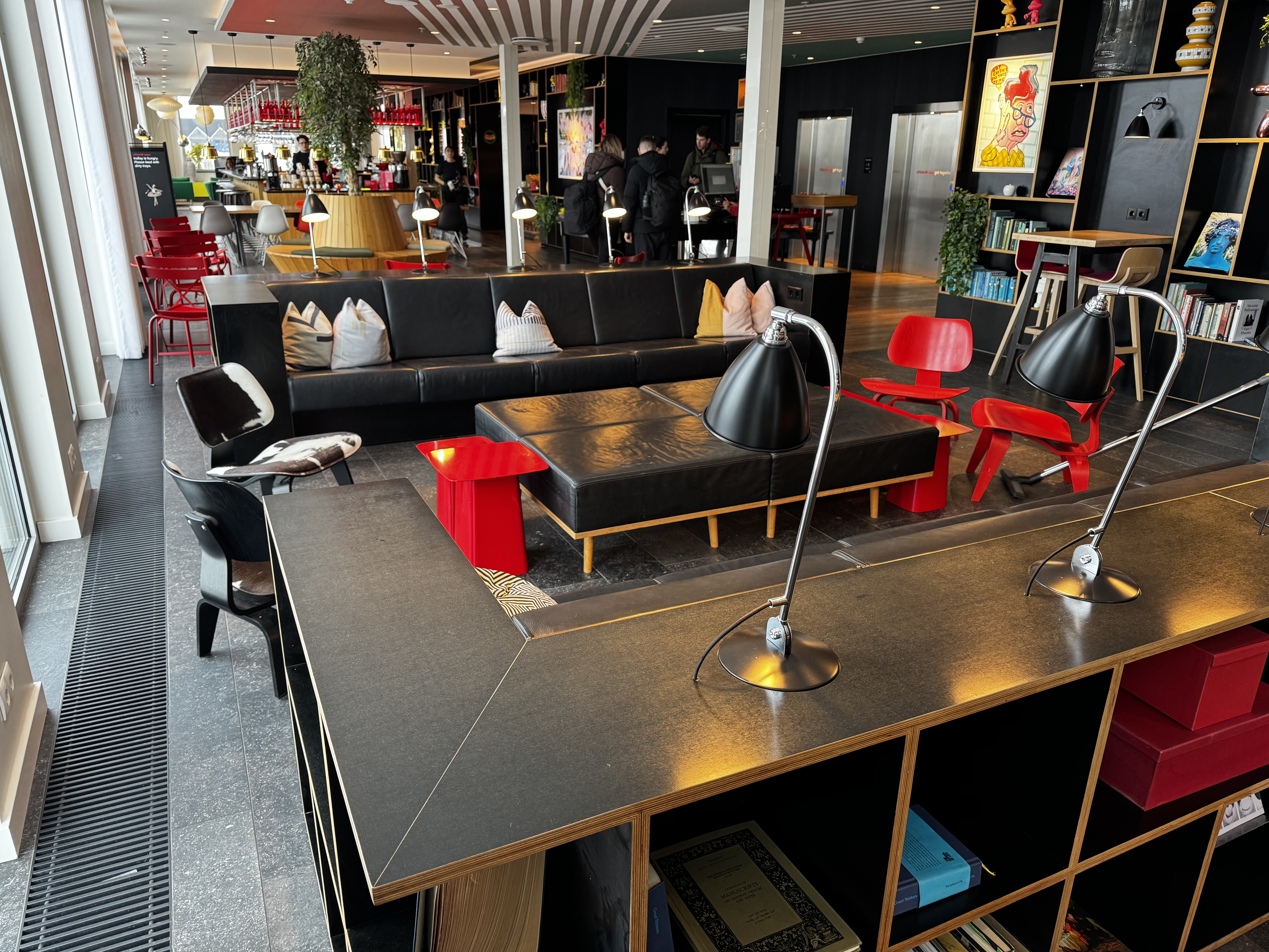 citizenM Copenhagen Radhuspladsen lobby area