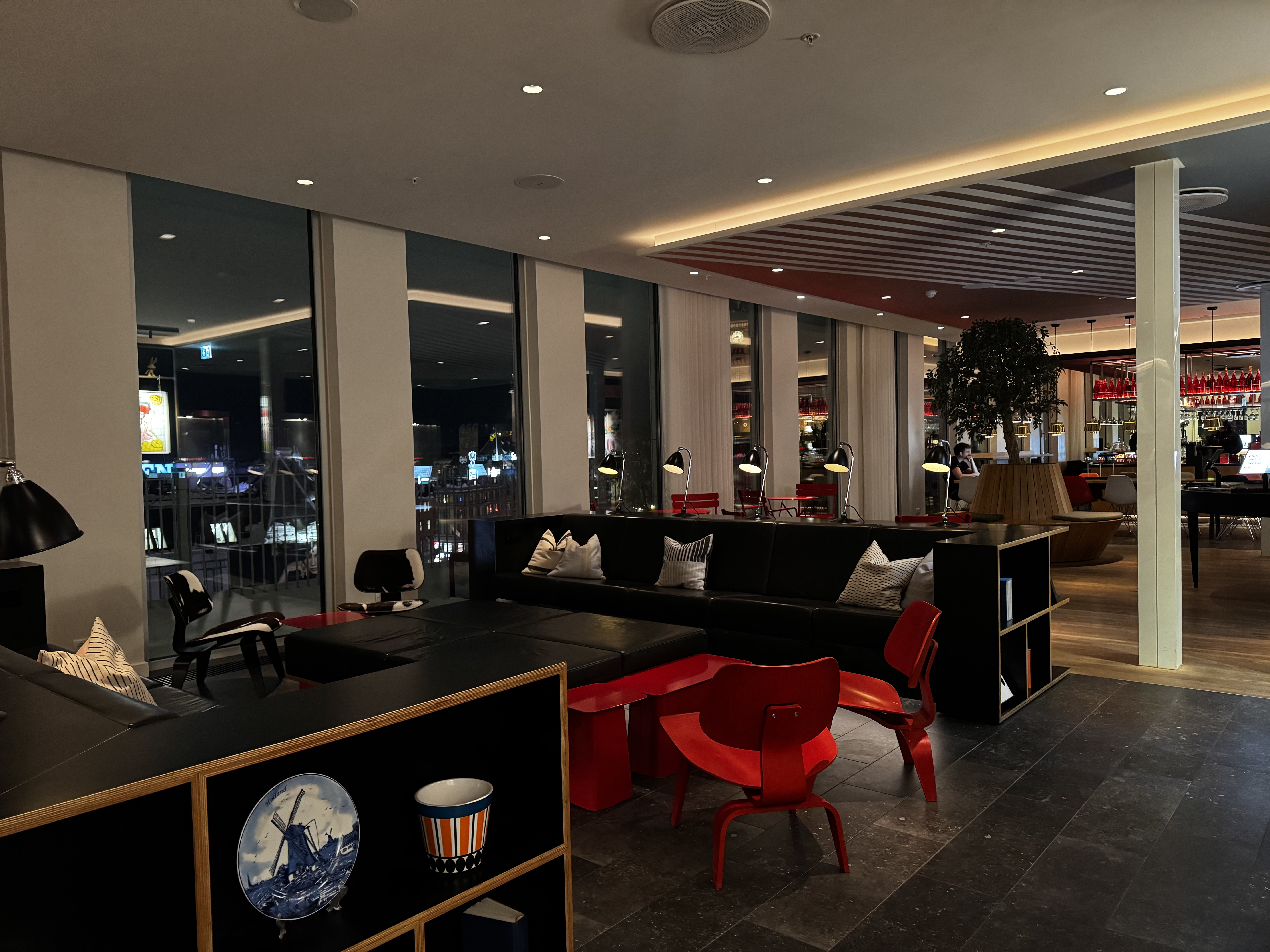 citizenM Copenhagen Radhuspladsen lobby seating