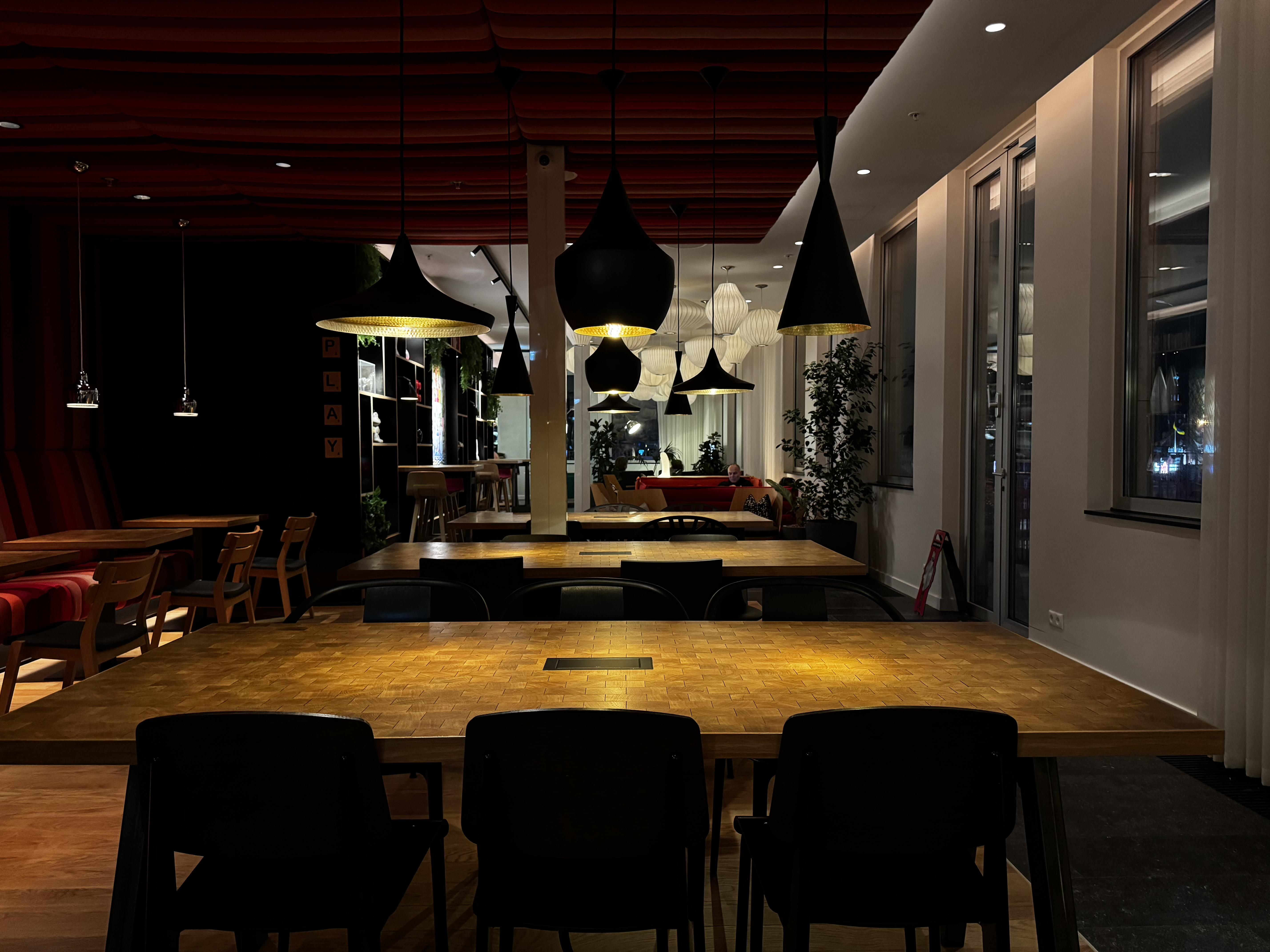 citizenM Copenhagen Radhuspladsen lobby tables