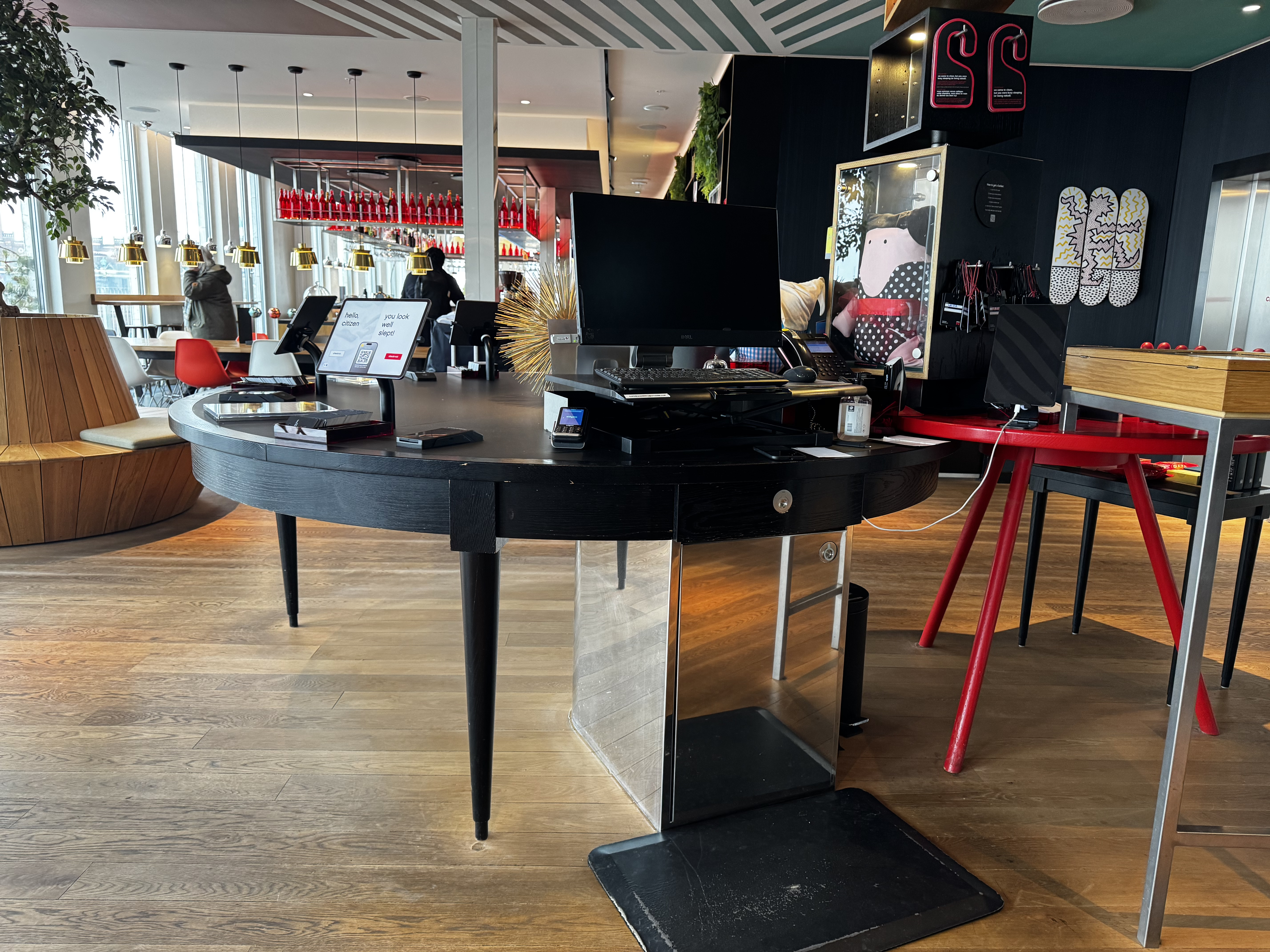 citizenM Copenhagen Radhuspladsen reception stand