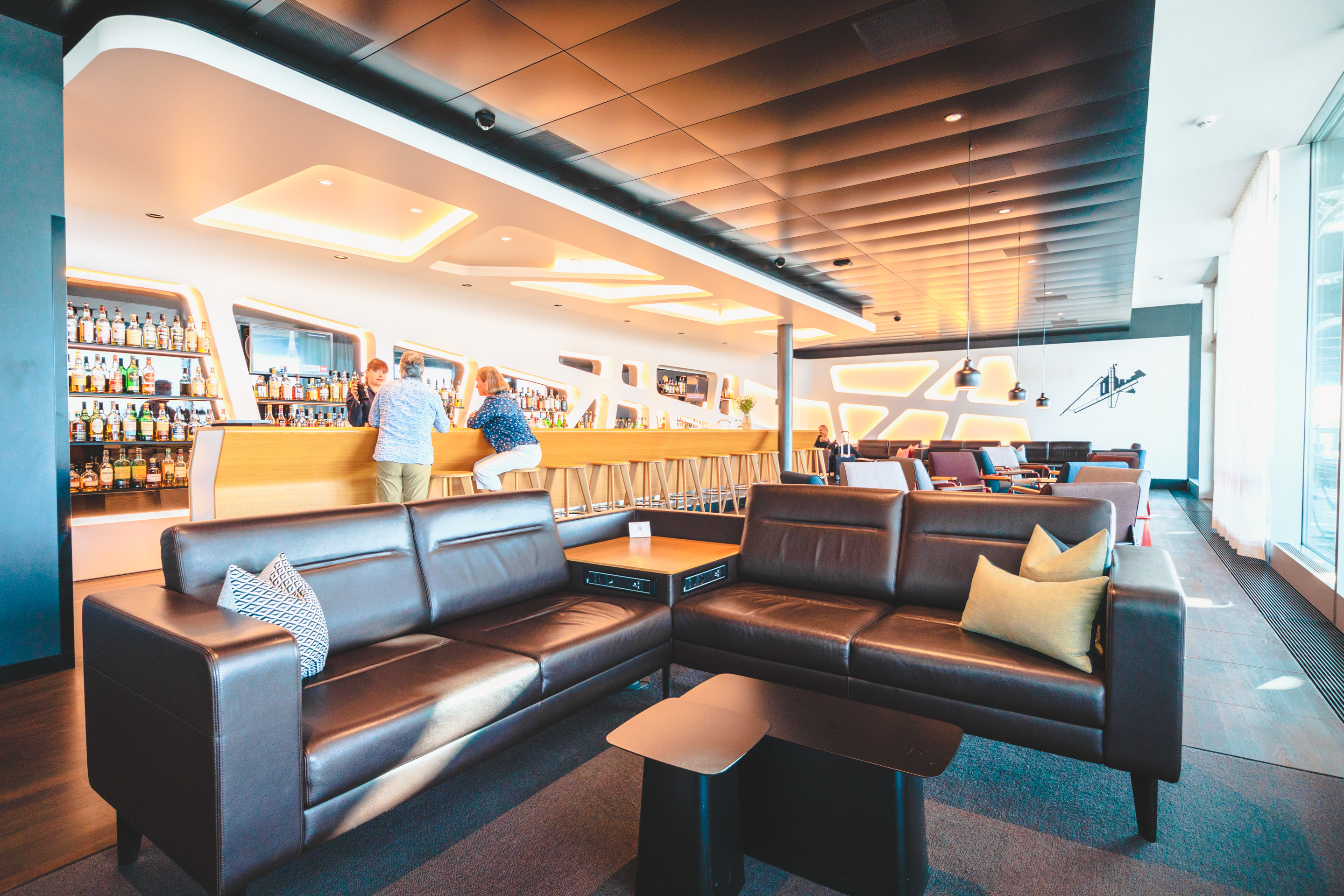 Swiss Senator Lounge Zurich Whisky Bar