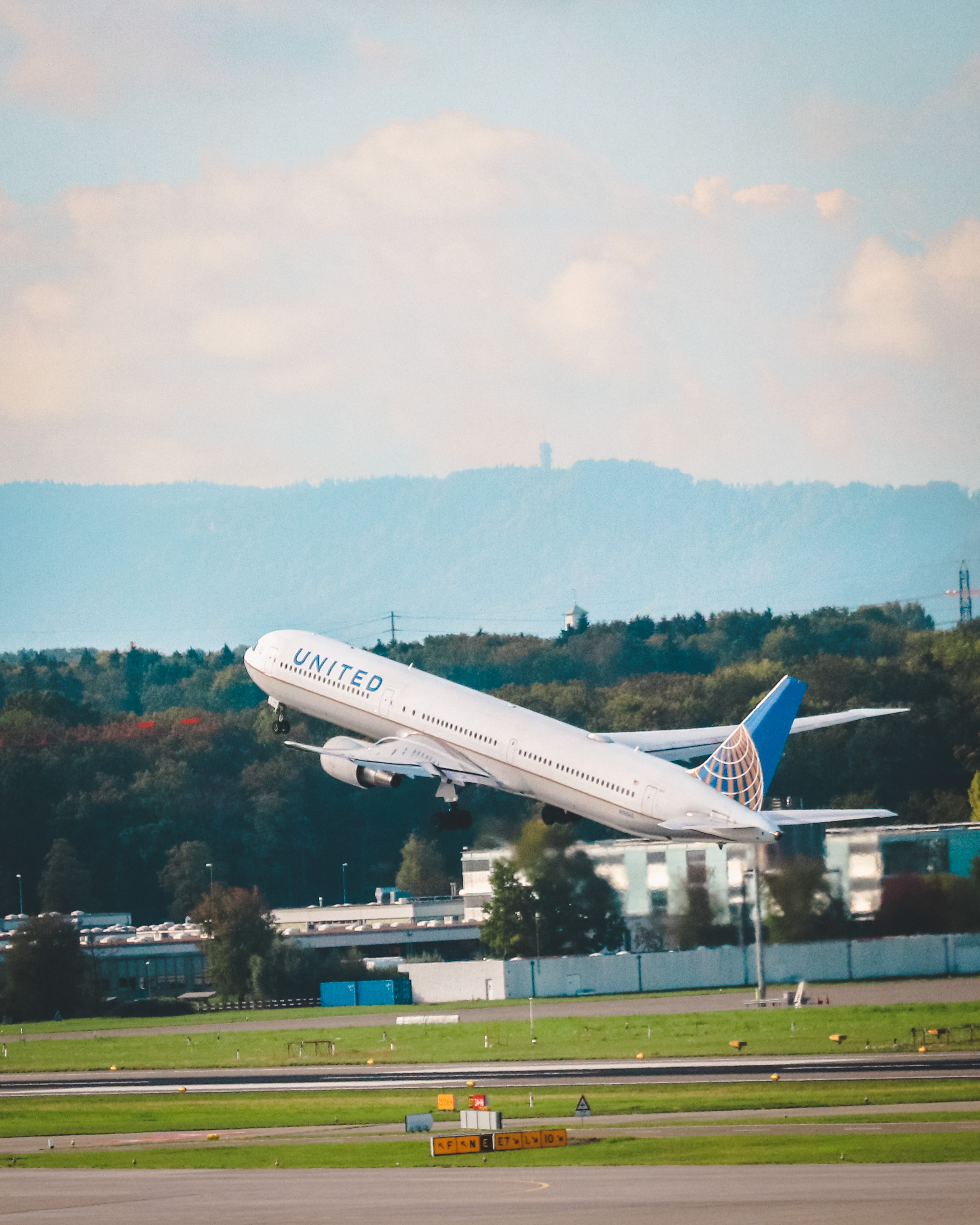 Swiss Senator Lounge Zurich Runway View