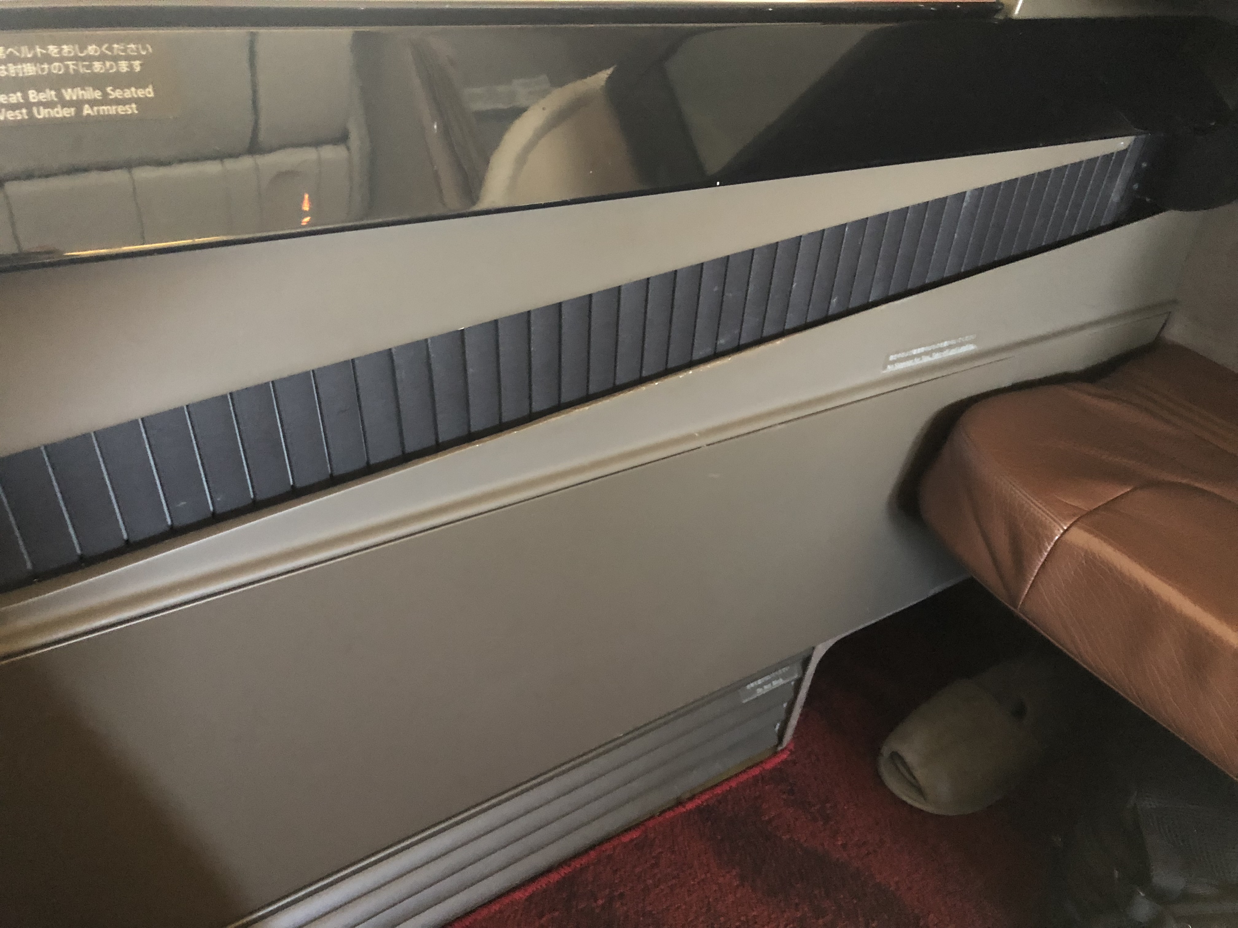 Japan Airlines 777 First Class Belt Design